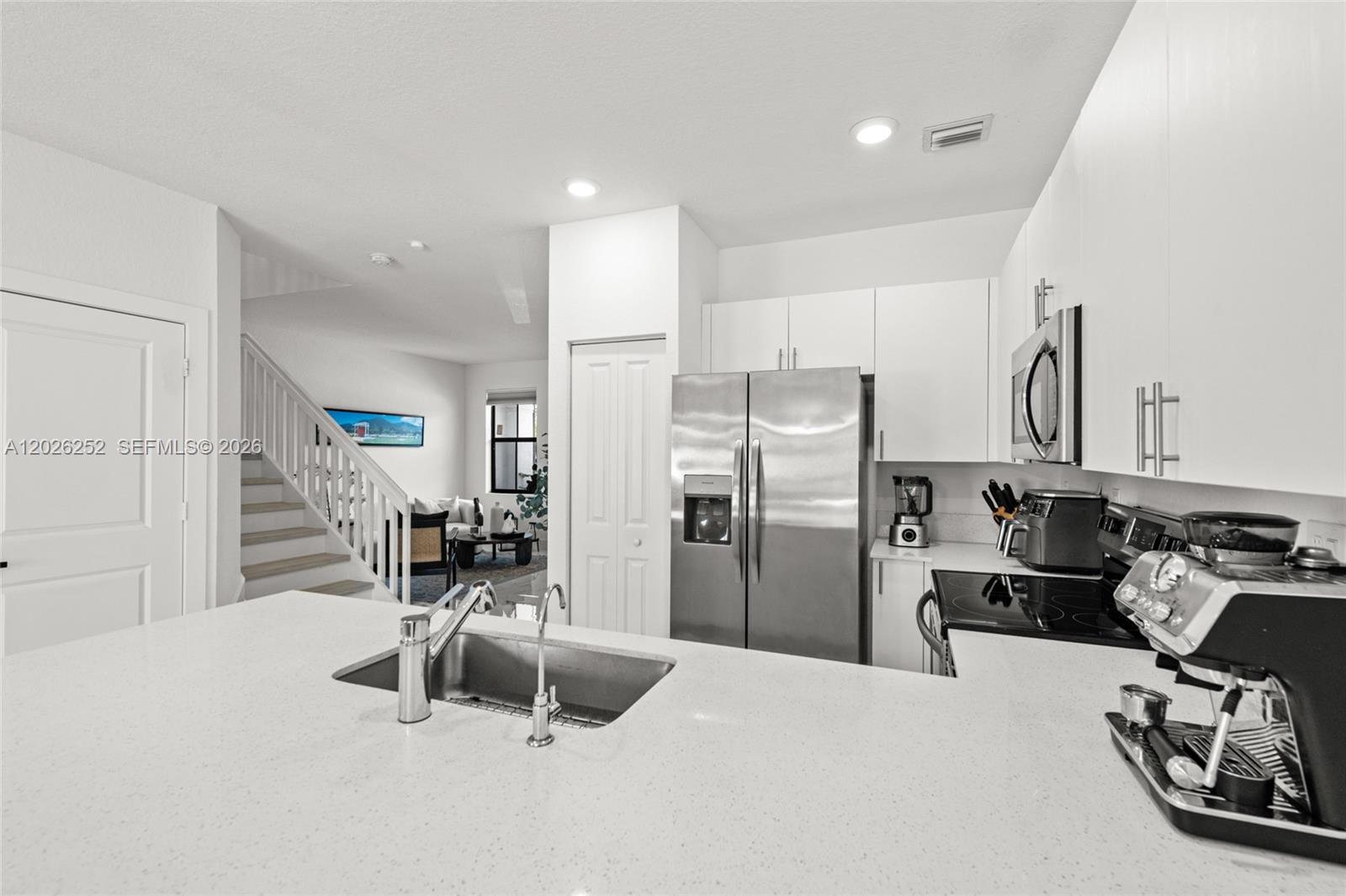 VISTA LAGO - Residential