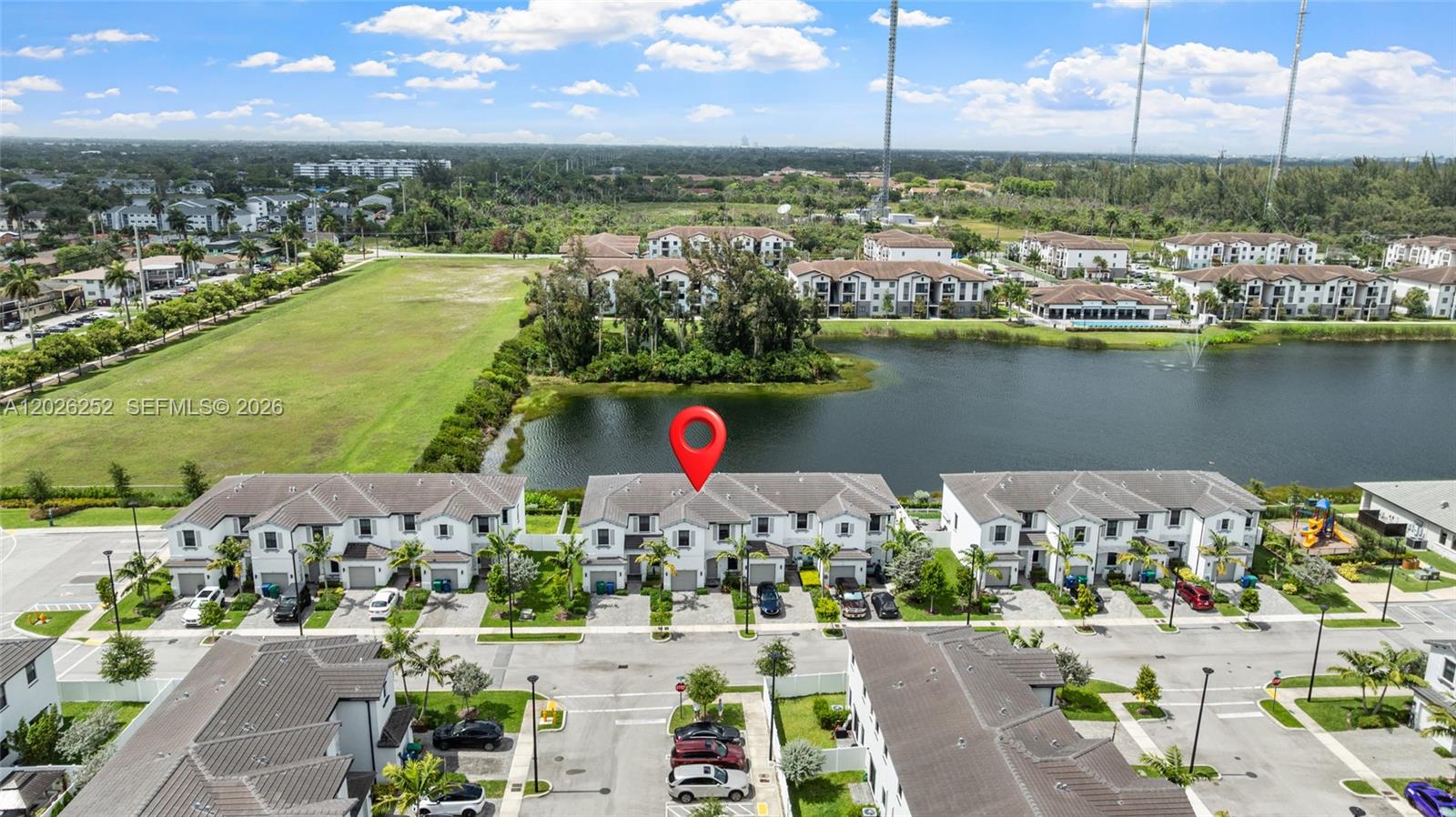 VISTA LAGO - Residential