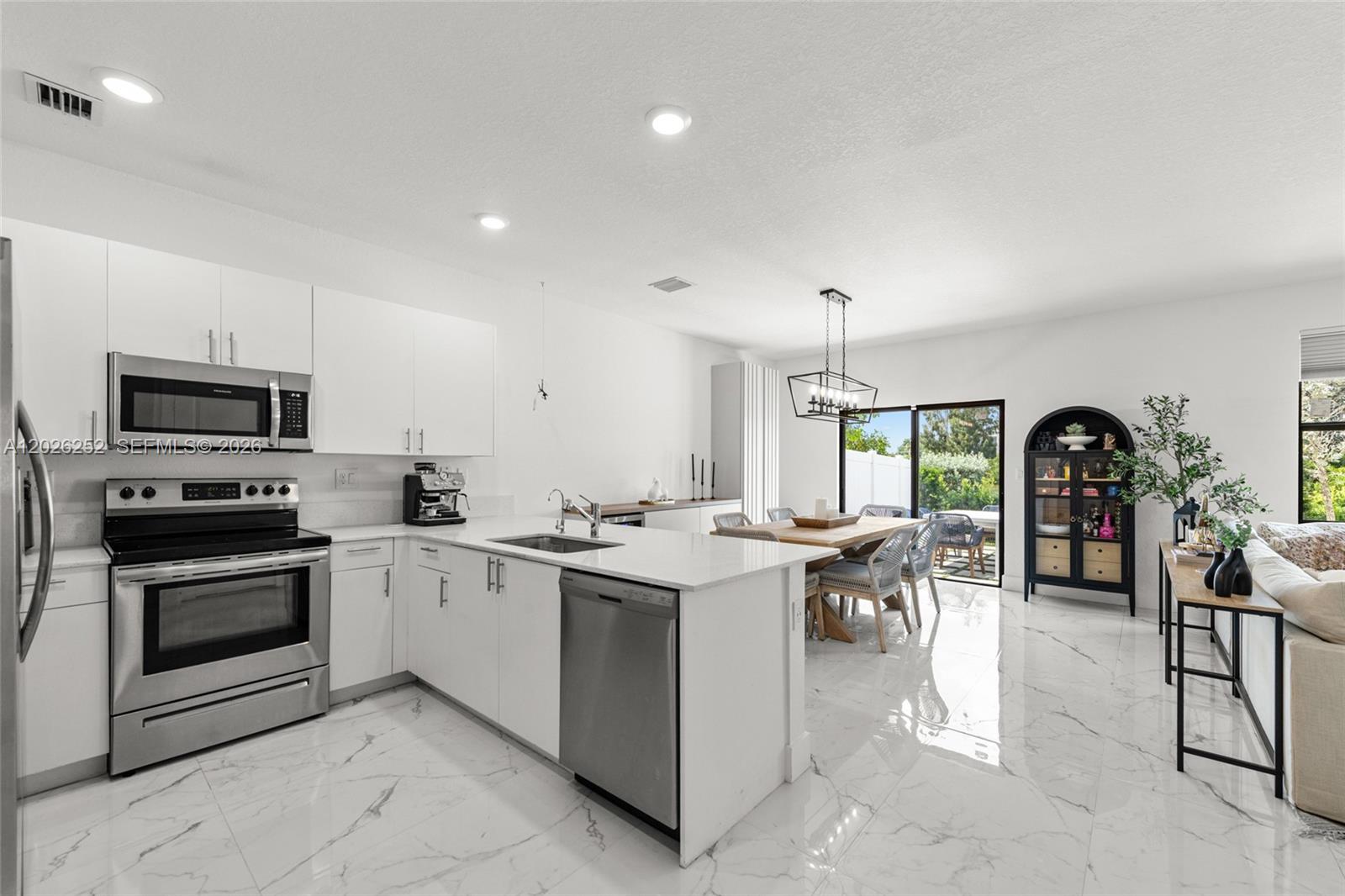 VISTA LAGO - Residential