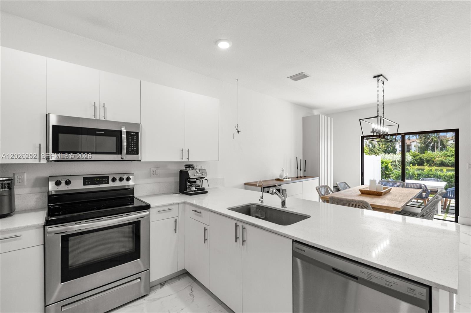 VISTA LAGO - Residential
