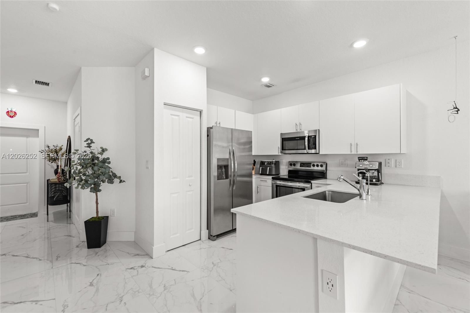 VISTA LAGO - Residential