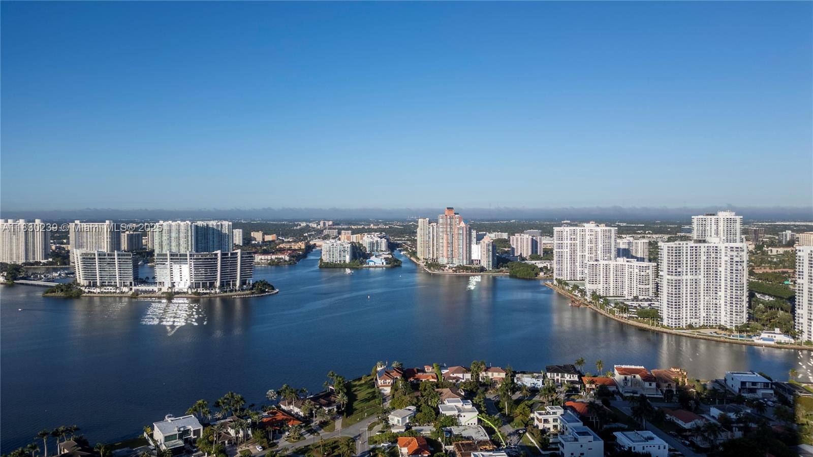 18555 COLLINS AVENUE COND - Residential