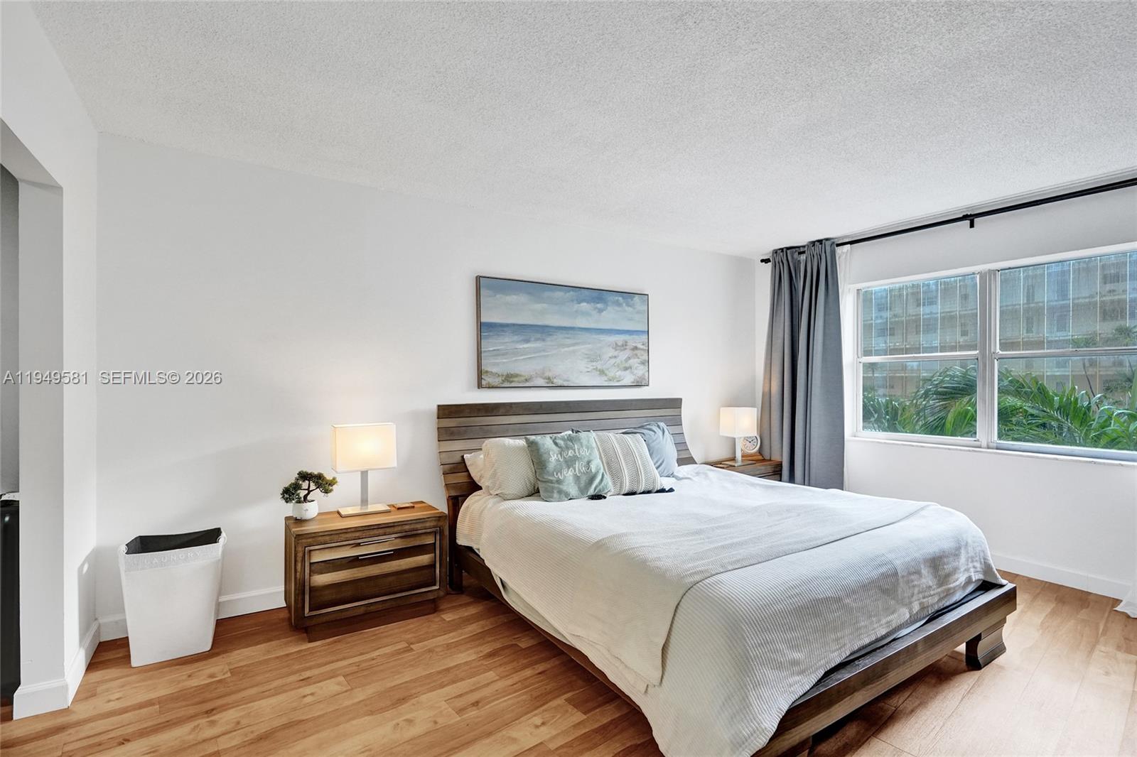 401 Golden Isles Dr 302