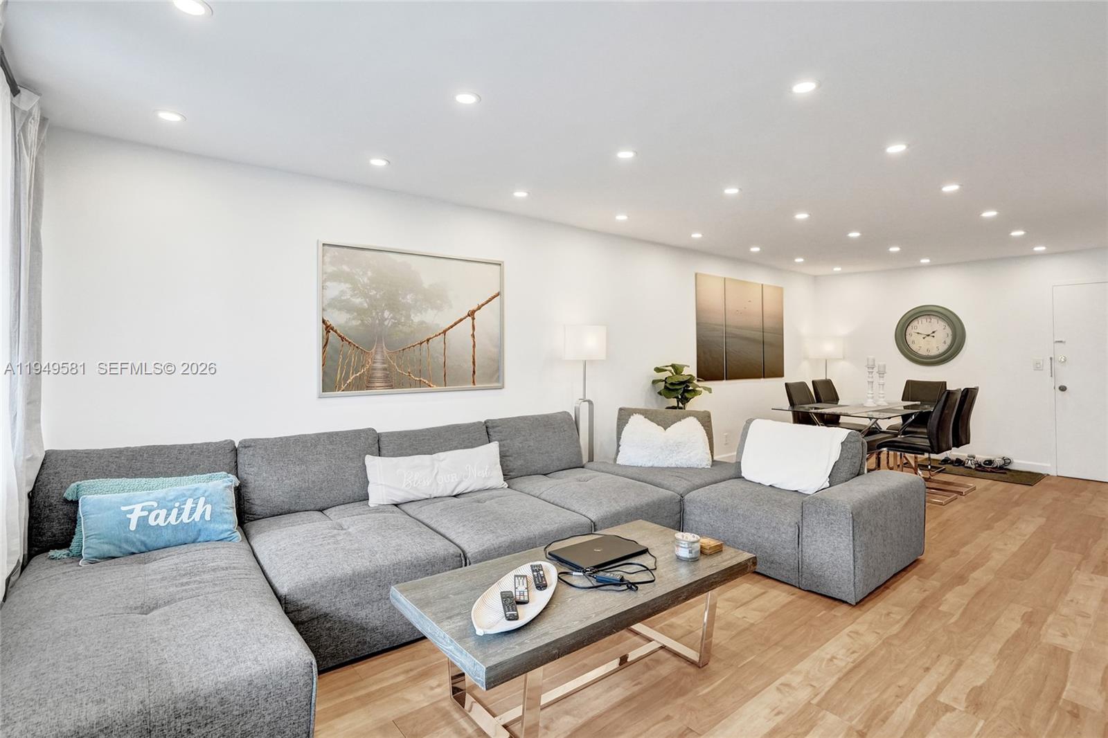 401 Golden Isles Dr 302