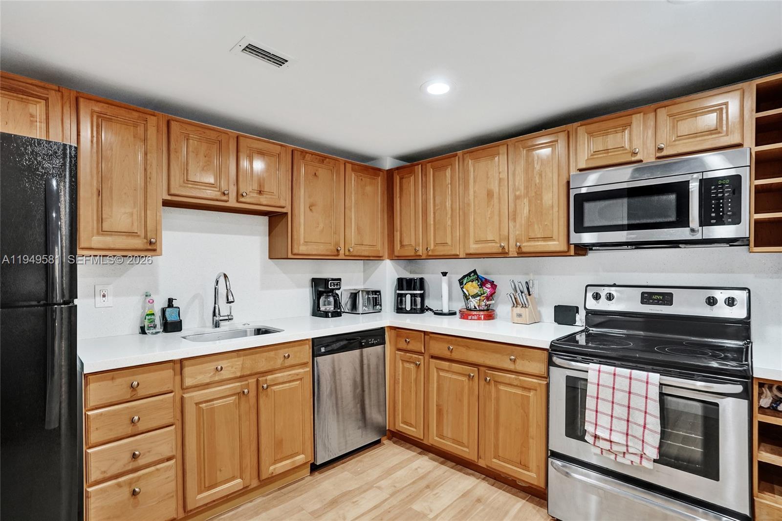 401 Golden Isles Dr 302