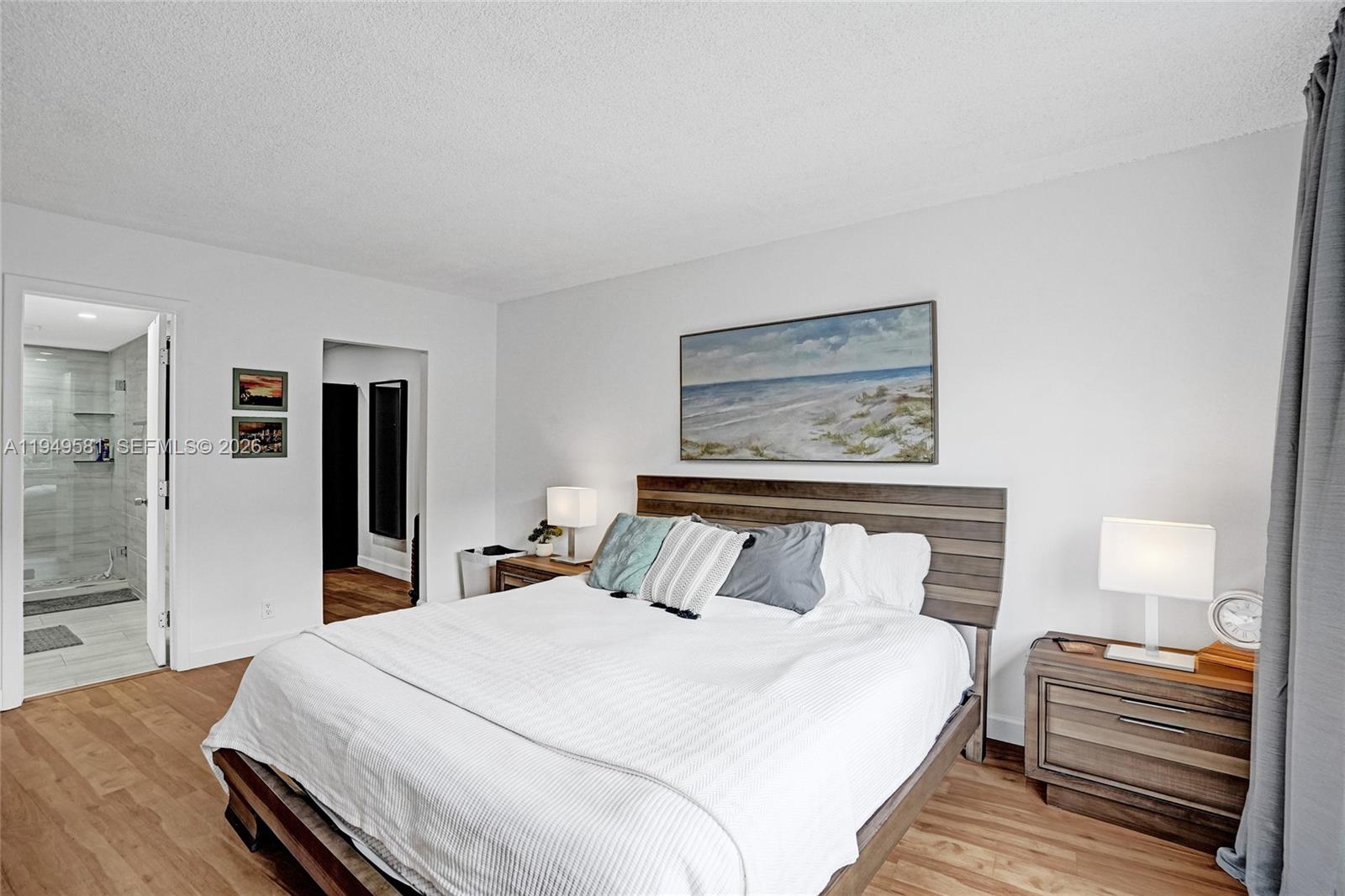 401 Golden Isles Dr 302