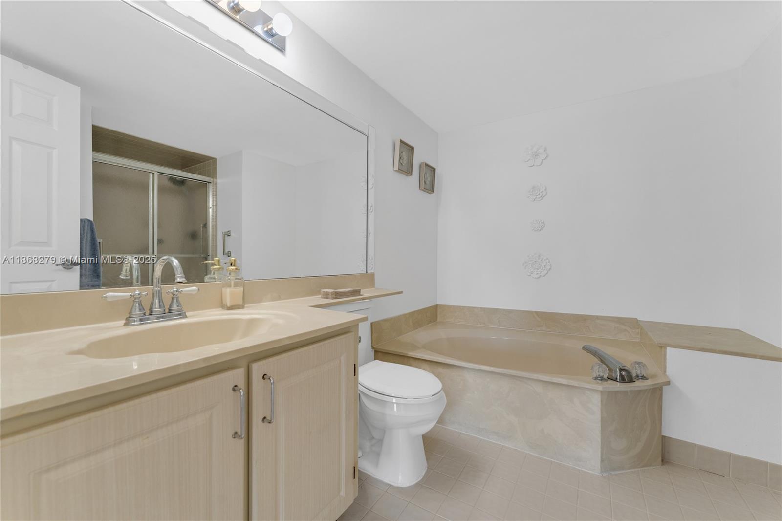 SUNRISE LAKES 211 CONDO - Residential