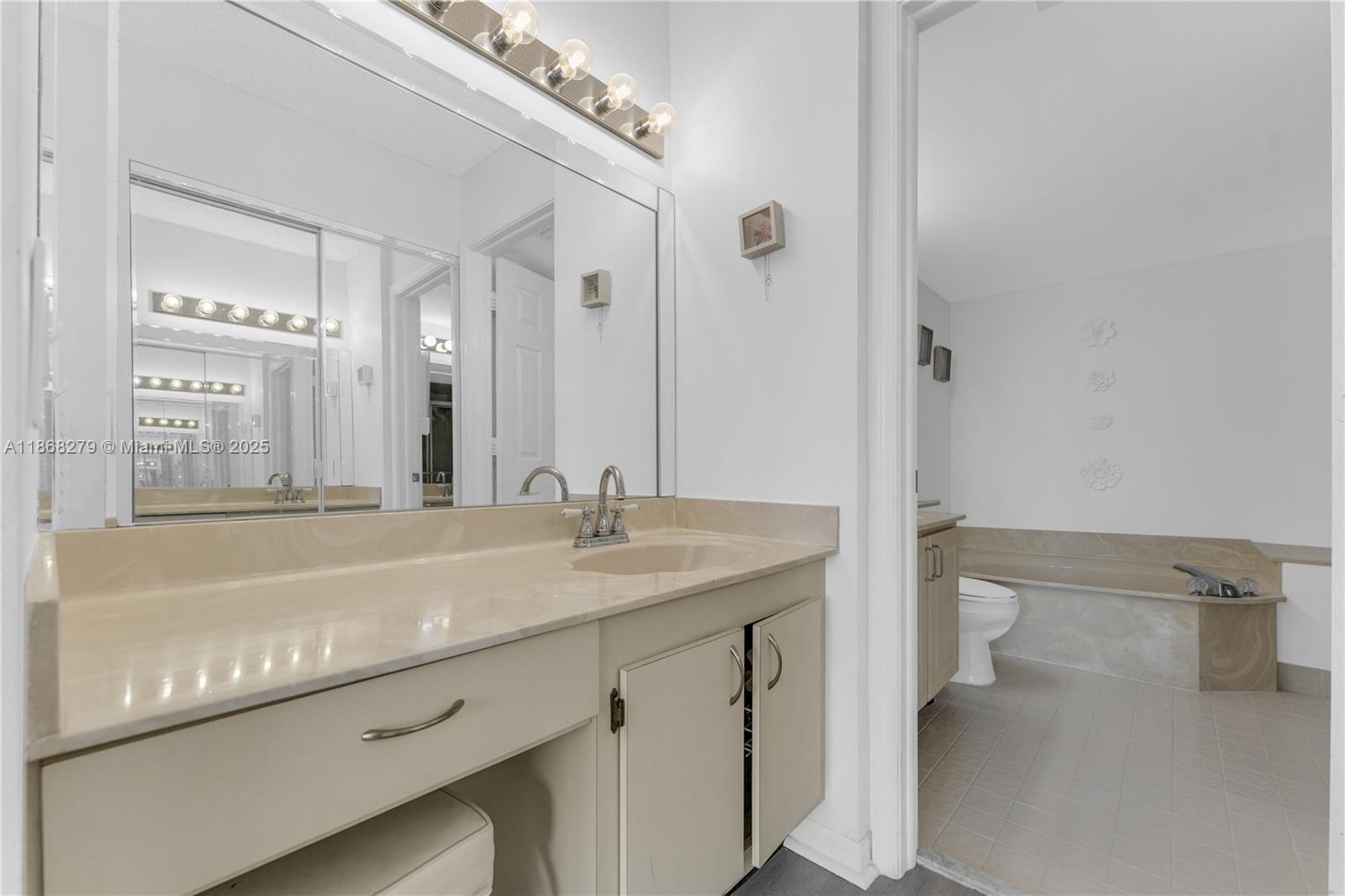 SUNRISE LAKES 211 CONDO - Residential