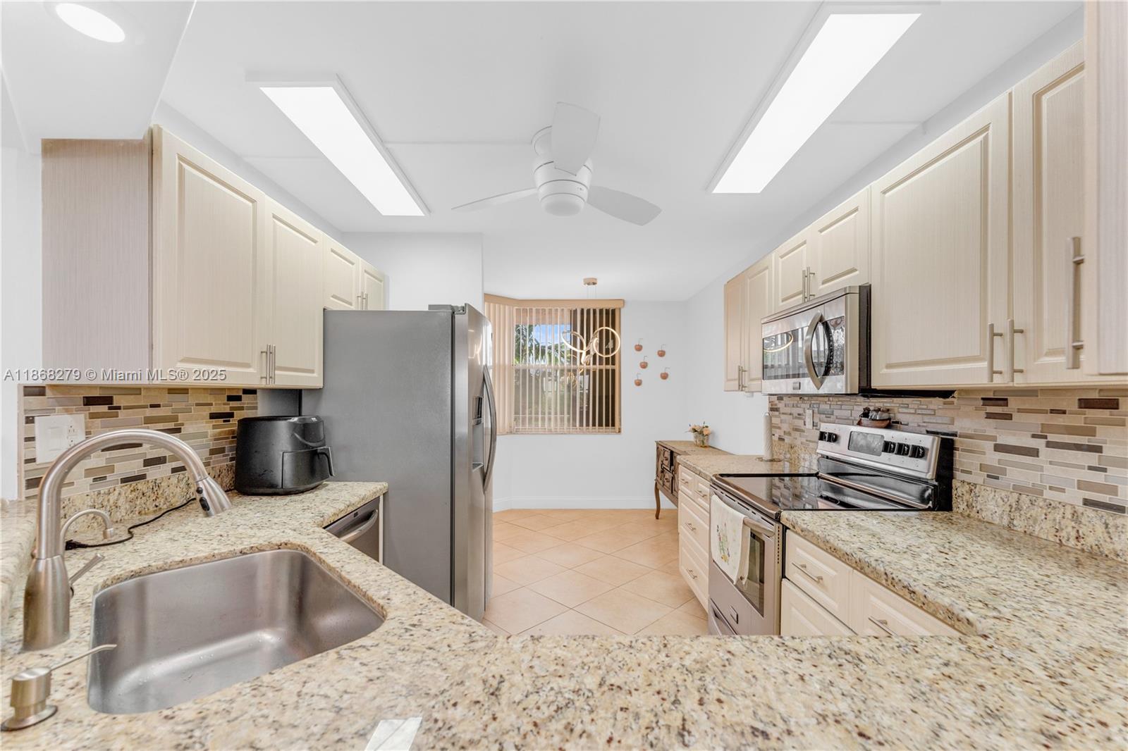 SUNRISE LAKES 211 CONDO - Residential