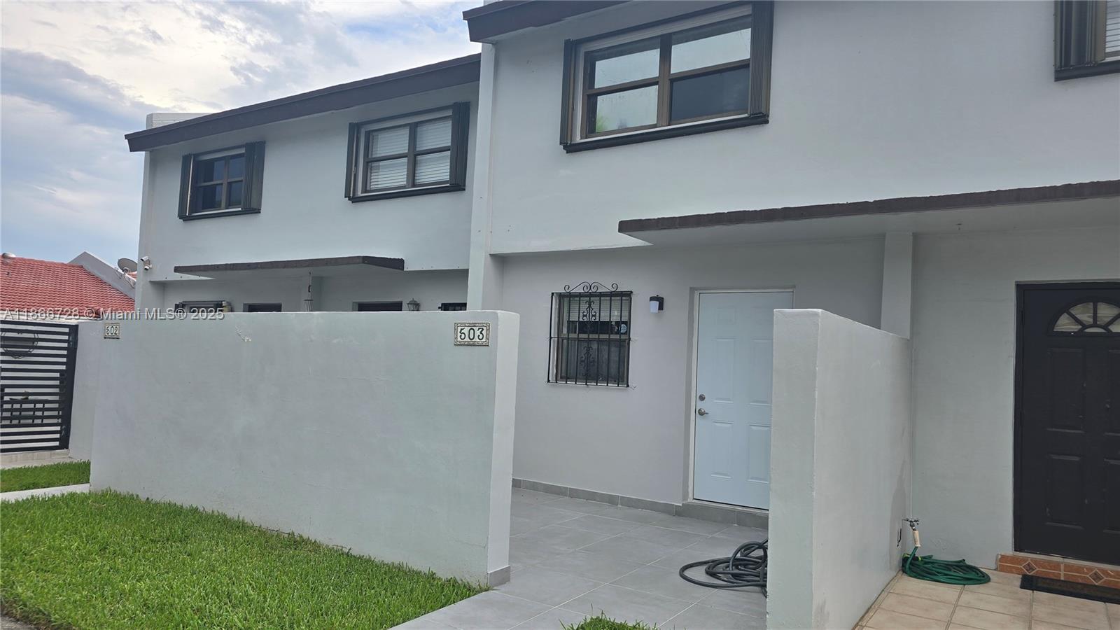 Beautiful 2/1.5 IN 2 STORY TOWNHOUSE WITH PRIVATE PATIO. HAS WASHER AND DRYER INSIDE THE UNIT IN SECON FLOOR. Unit is vacant and ready for you to move in!