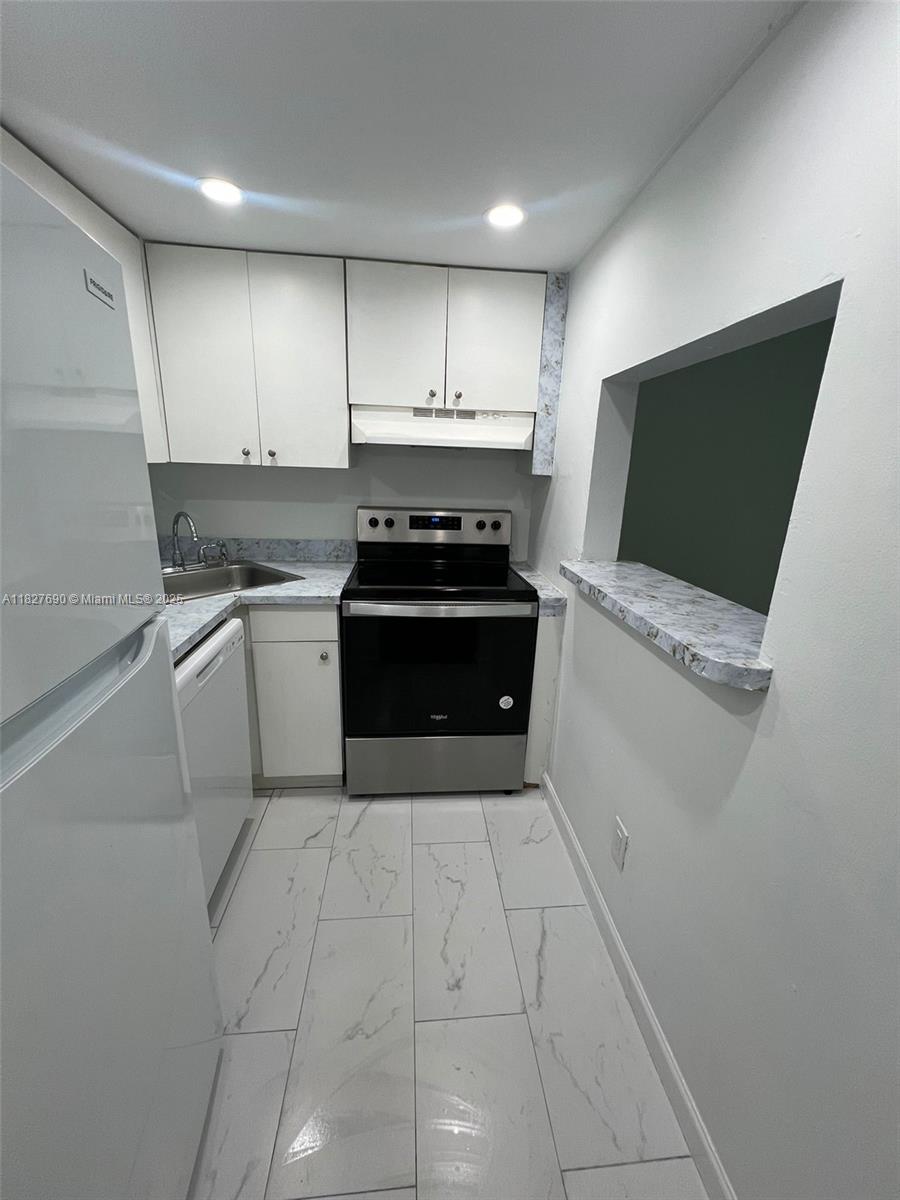 Well located in a desirable coast area, this spacious 1 deb 1.5 bath condo is on the second floor, new bathrooms, New fridge, new dishwasher, new range, new kitchen floors. community pool, laundry facilities.