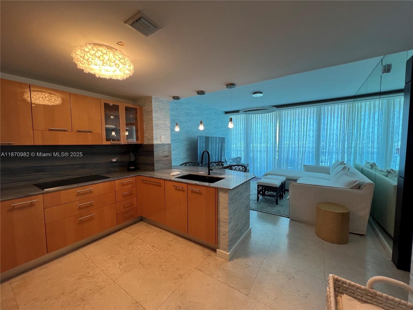 6799 Collins Ave 1601