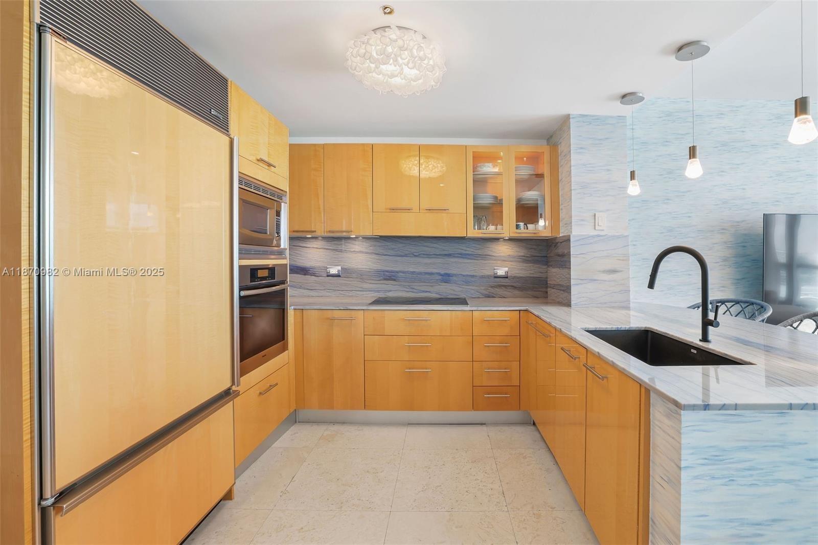 6799 Collins Ave 1601