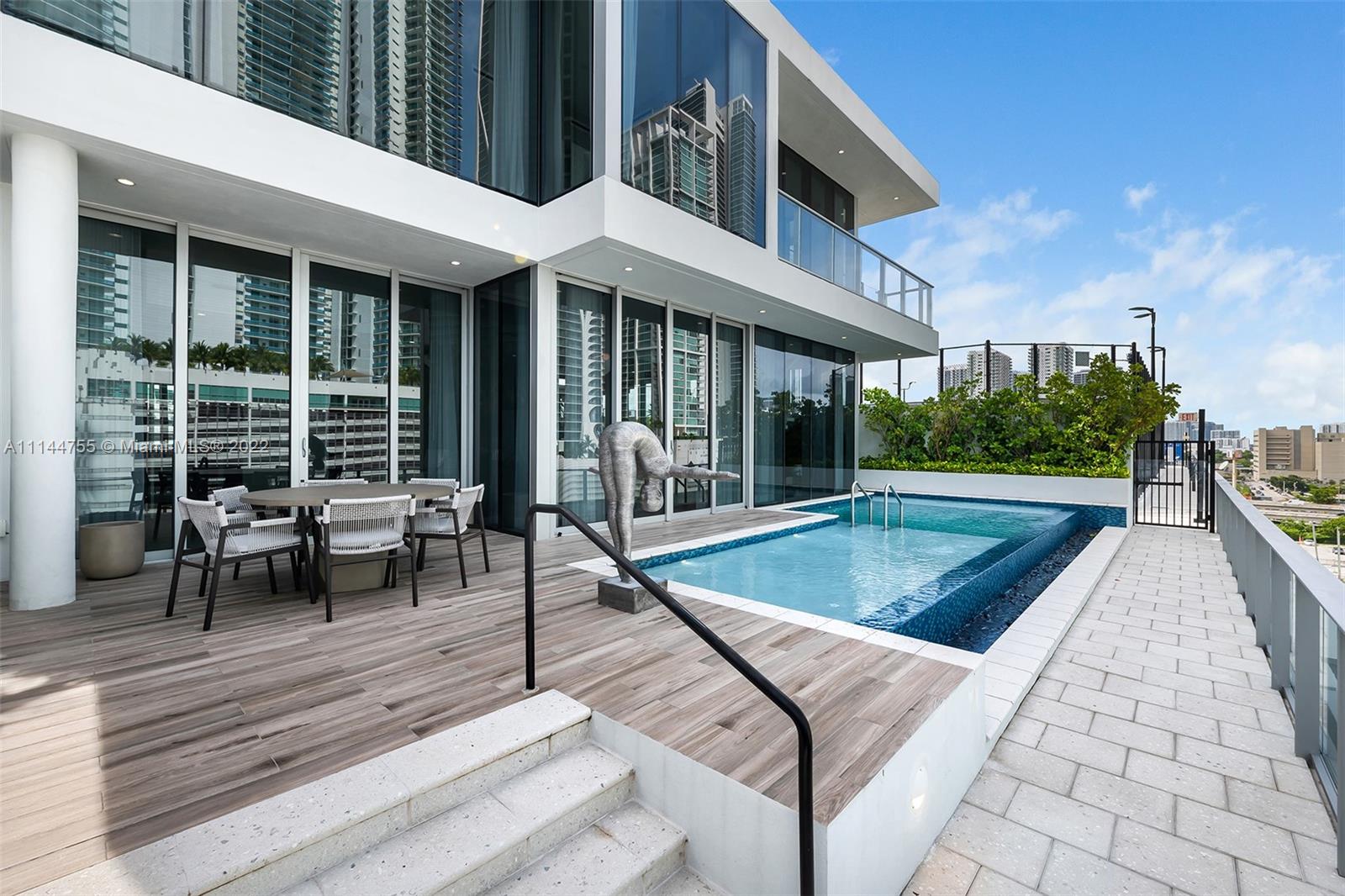 PARAMOUNT MIAMI WORLDCENTE - Residential