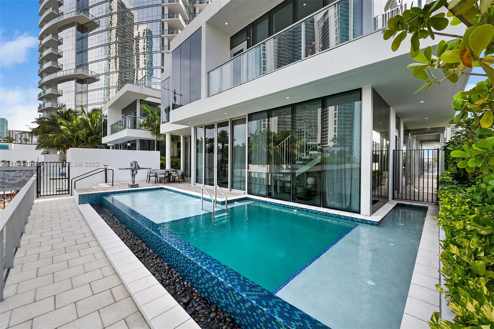 PARAMOUNT MIAMI WORLDCENTE - Residential
