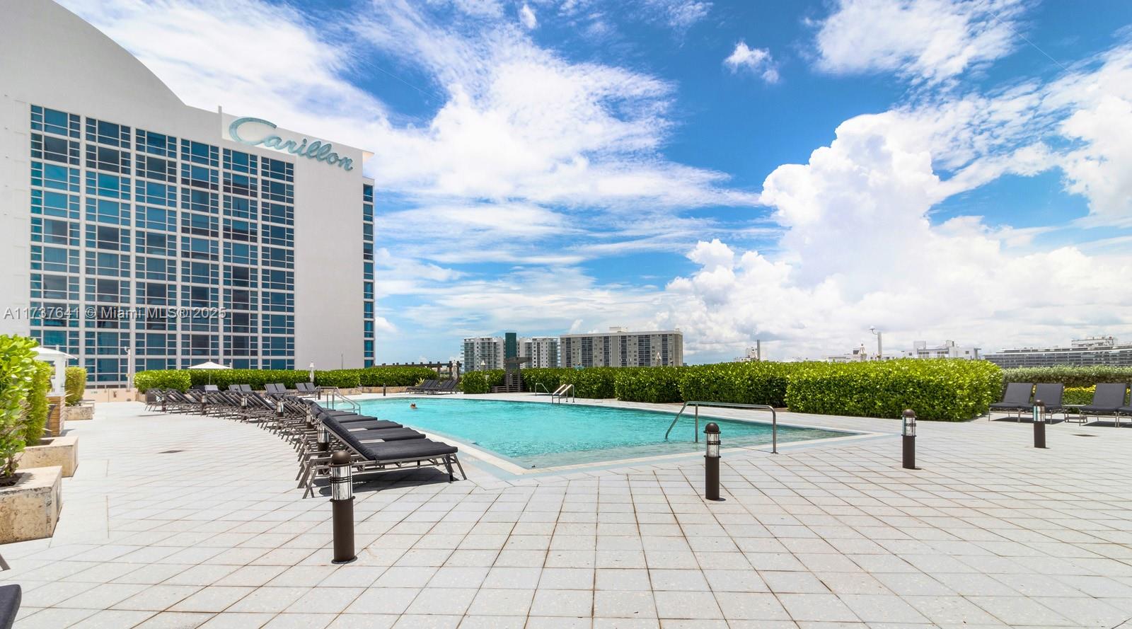 NORTH CARILLON BEACH COND - Residential