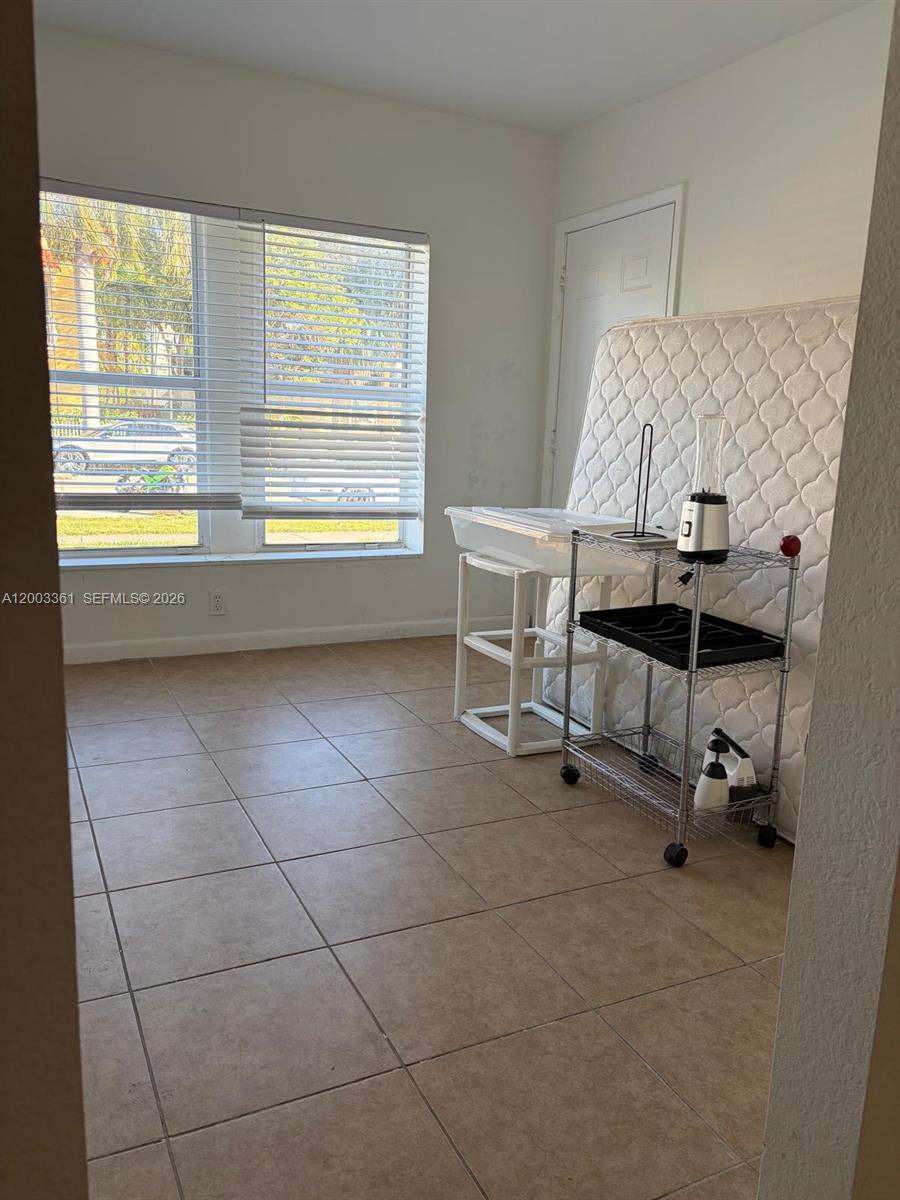 HOLLYWOOD - Residential Lease