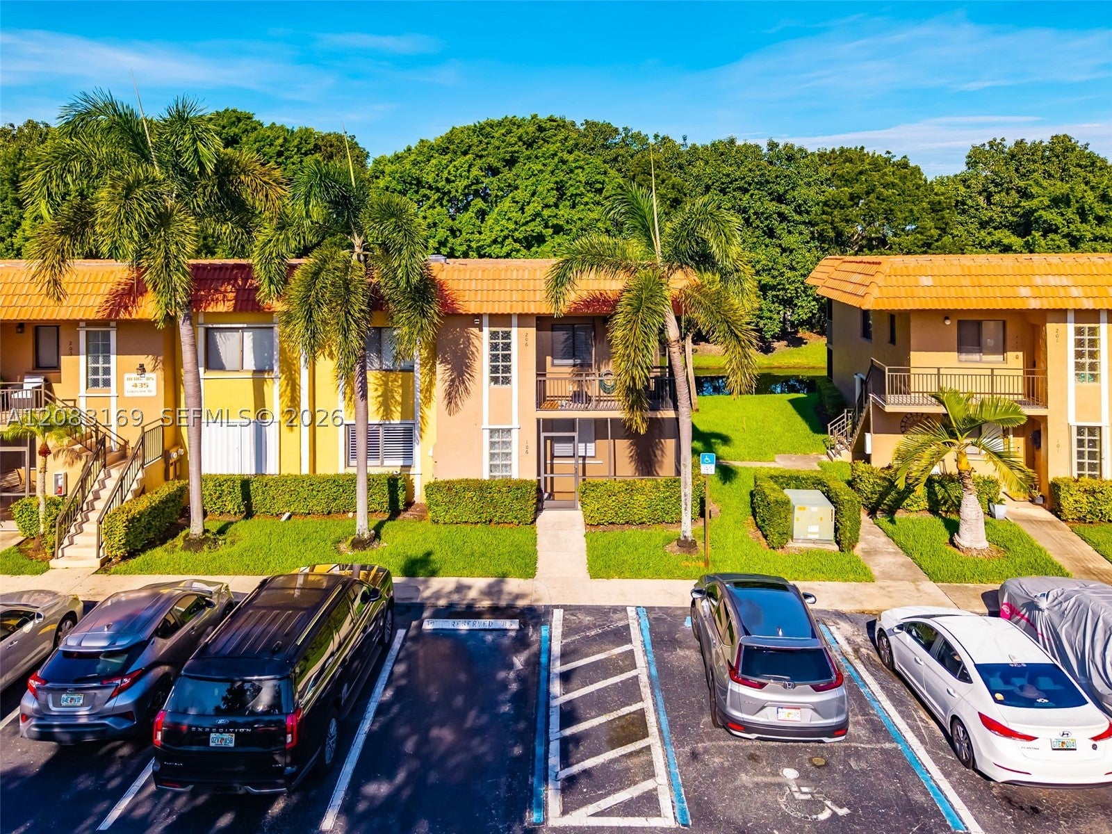 435 Lakeview Dr 106