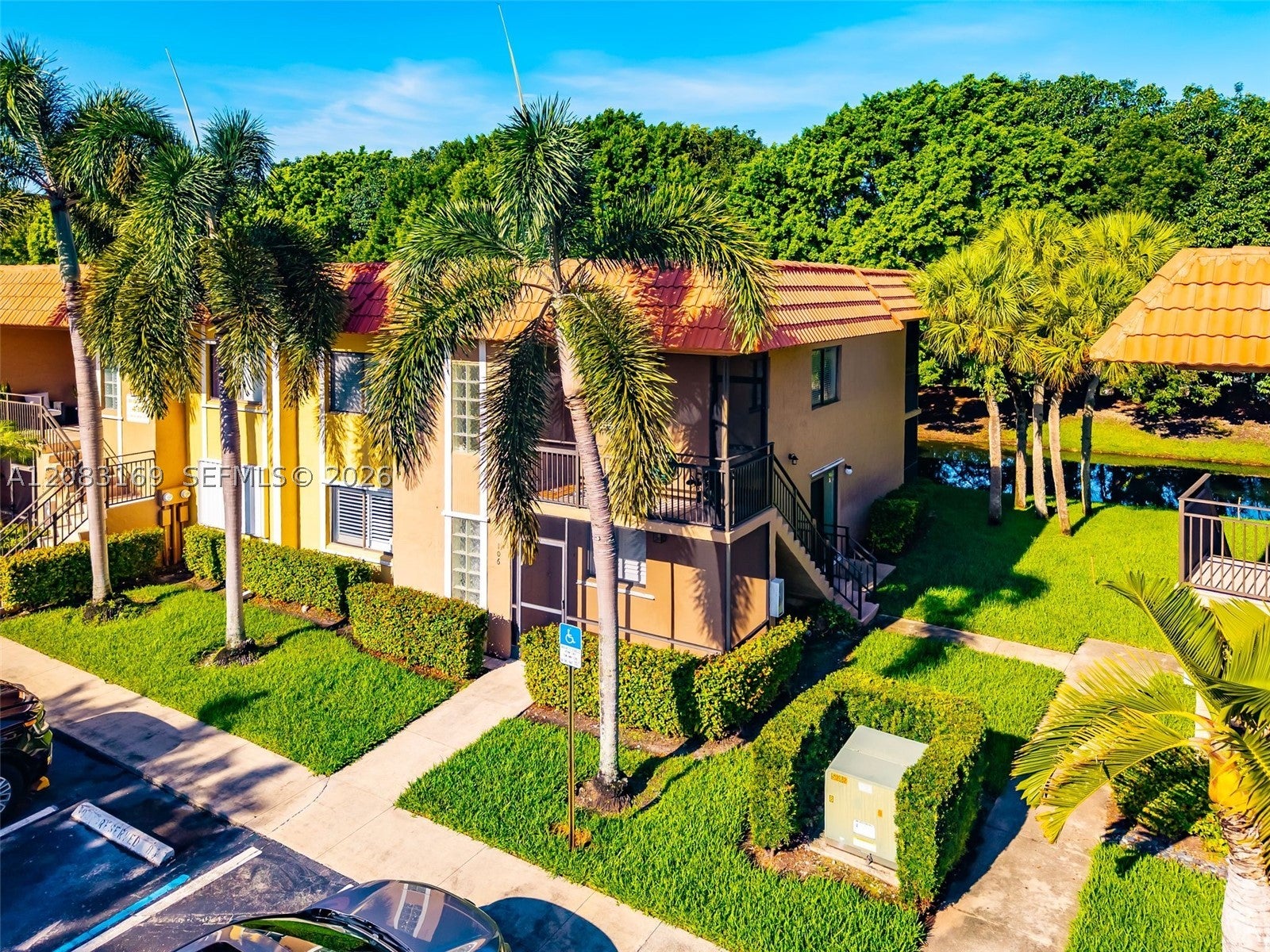 435 Lakeview Dr 106