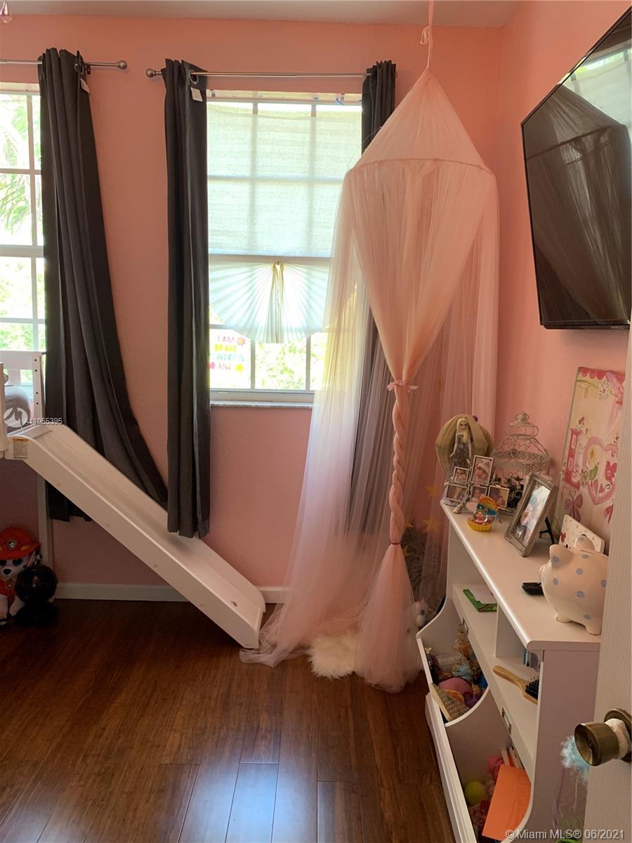 PORTOFINO VILLAS WEST - Residential