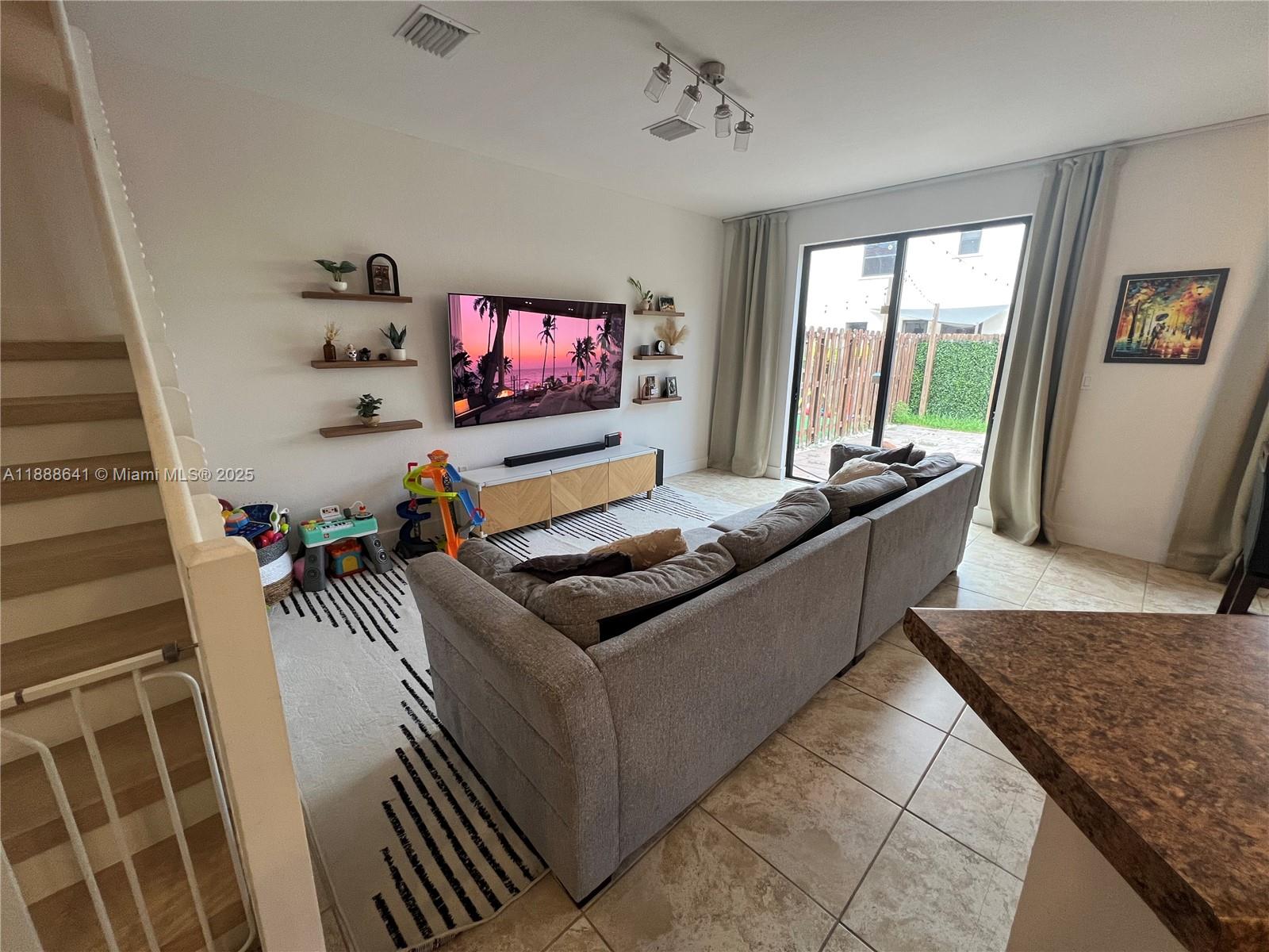 VENETIAN PARC WEST - Residential Lease