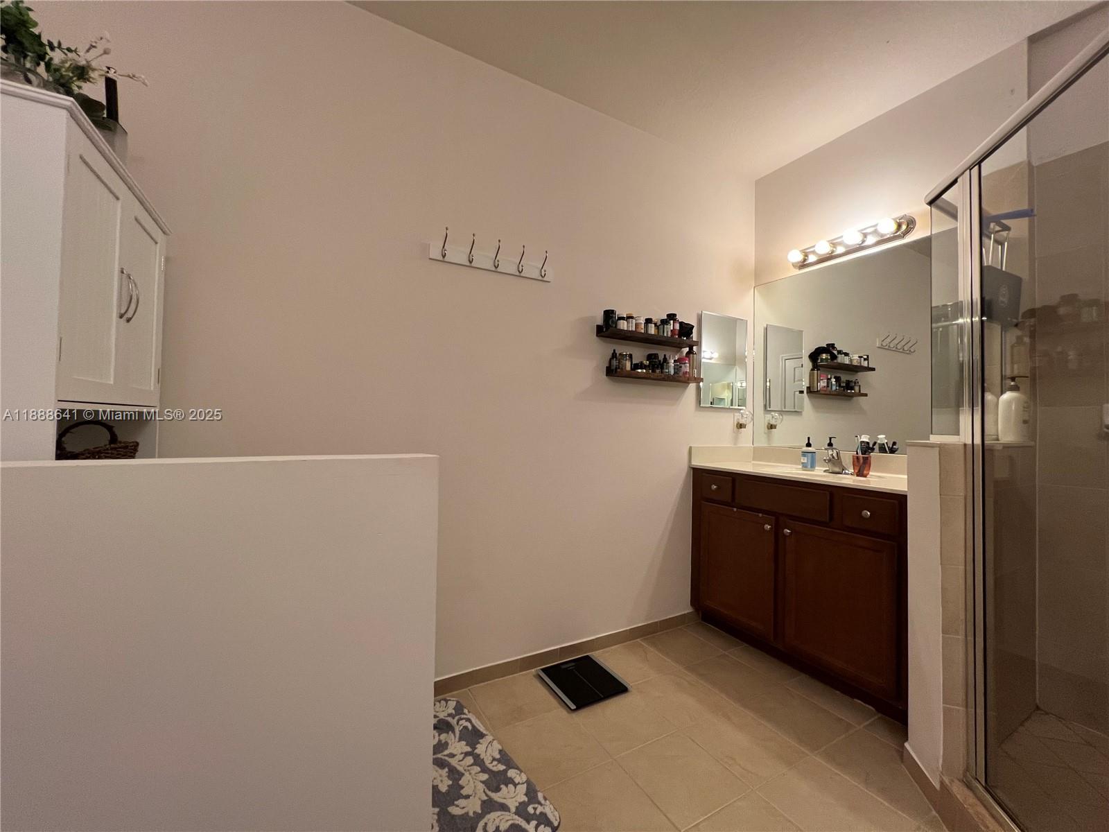 VENETIAN PARC WEST - Residential Lease