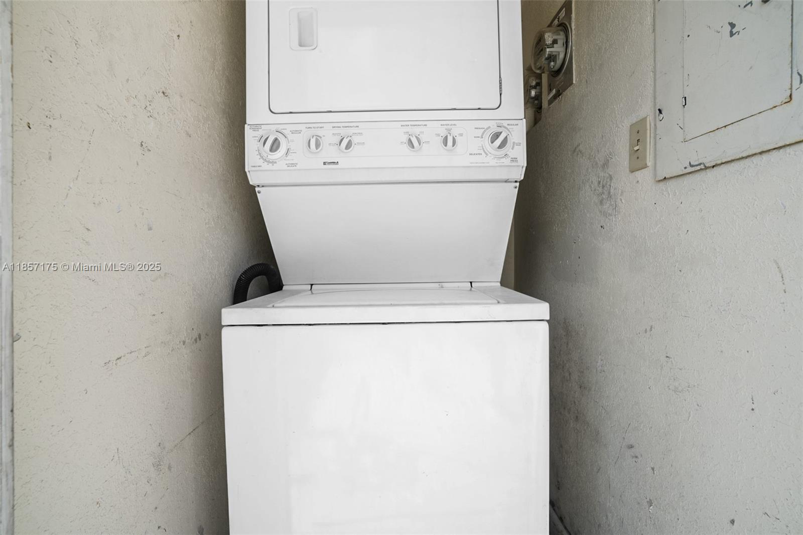 NORTH HOLLYWOOD - Residential Lease