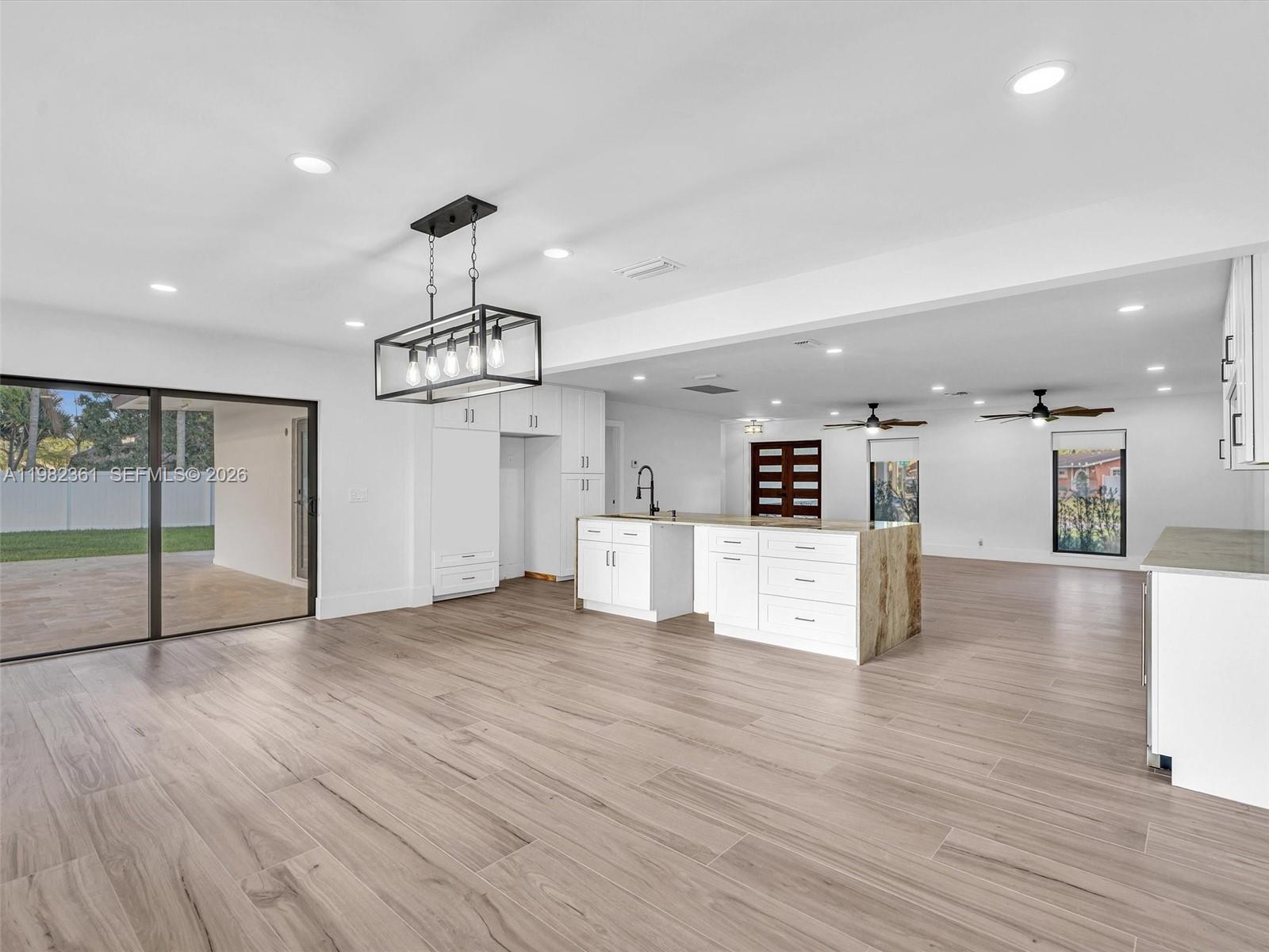 PEMBROKE LAKES SEC 5 - Residential