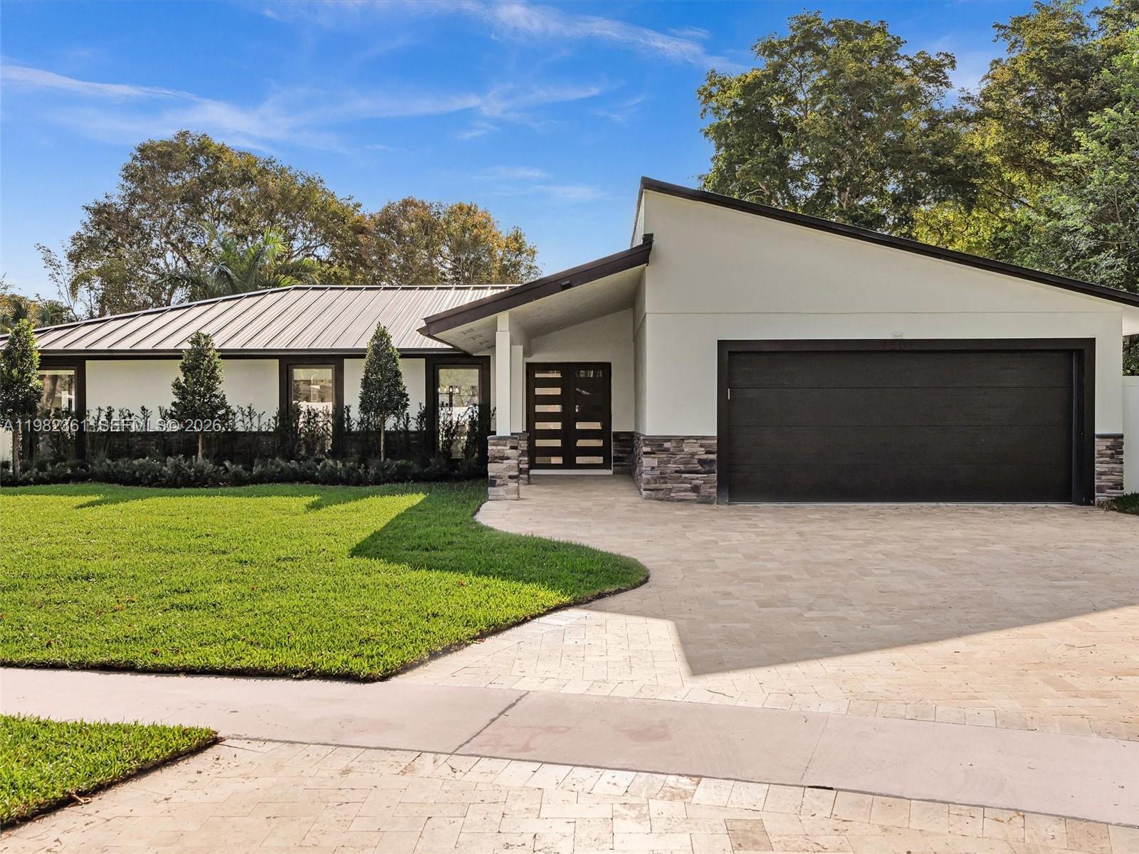 PEMBROKE LAKES SEC 5 - Residential