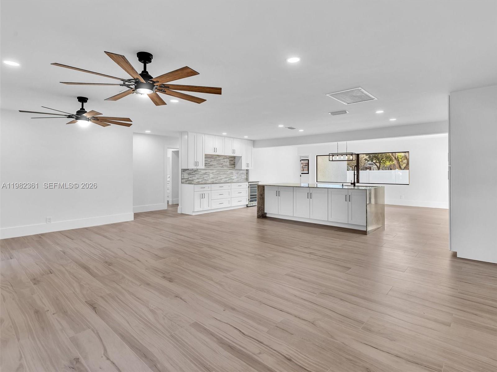 PEMBROKE LAKES SEC 5 - Residential