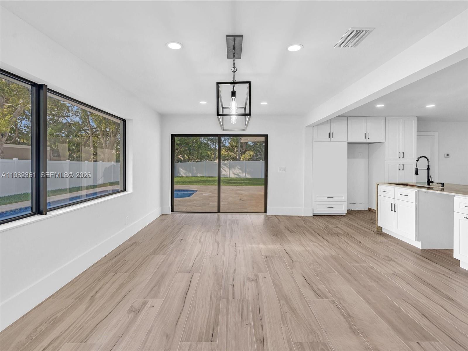 PEMBROKE LAKES SEC 5 - Residential