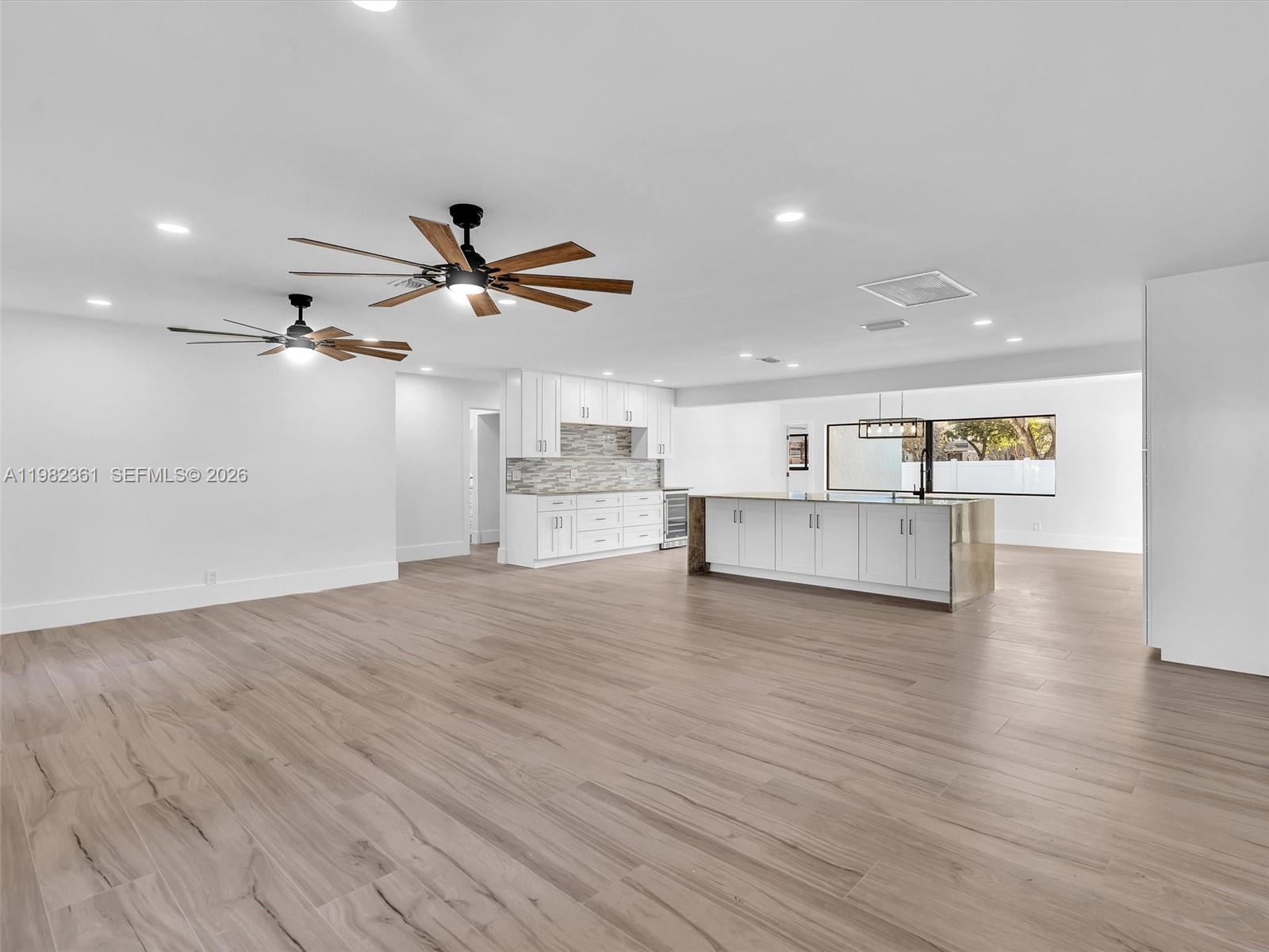 PEMBROKE LAKES SEC 5 - Residential