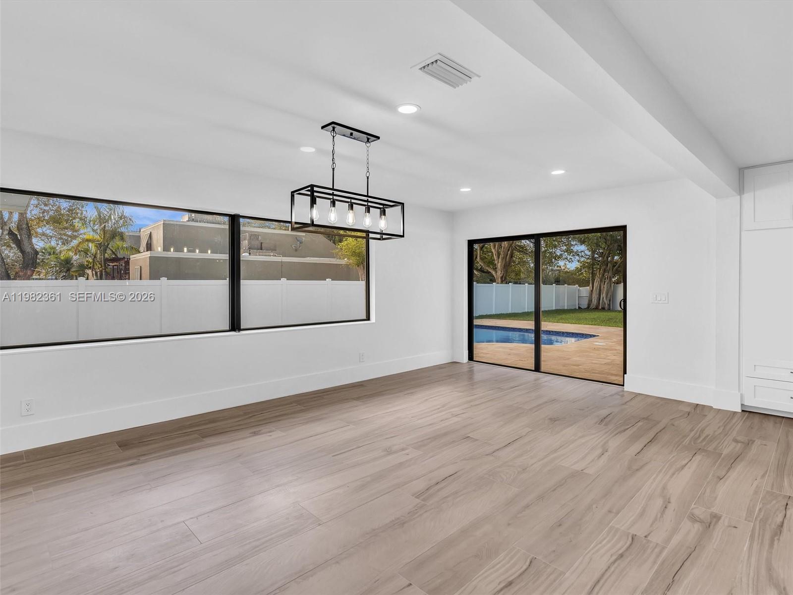 PEMBROKE LAKES SEC 5 - Residential