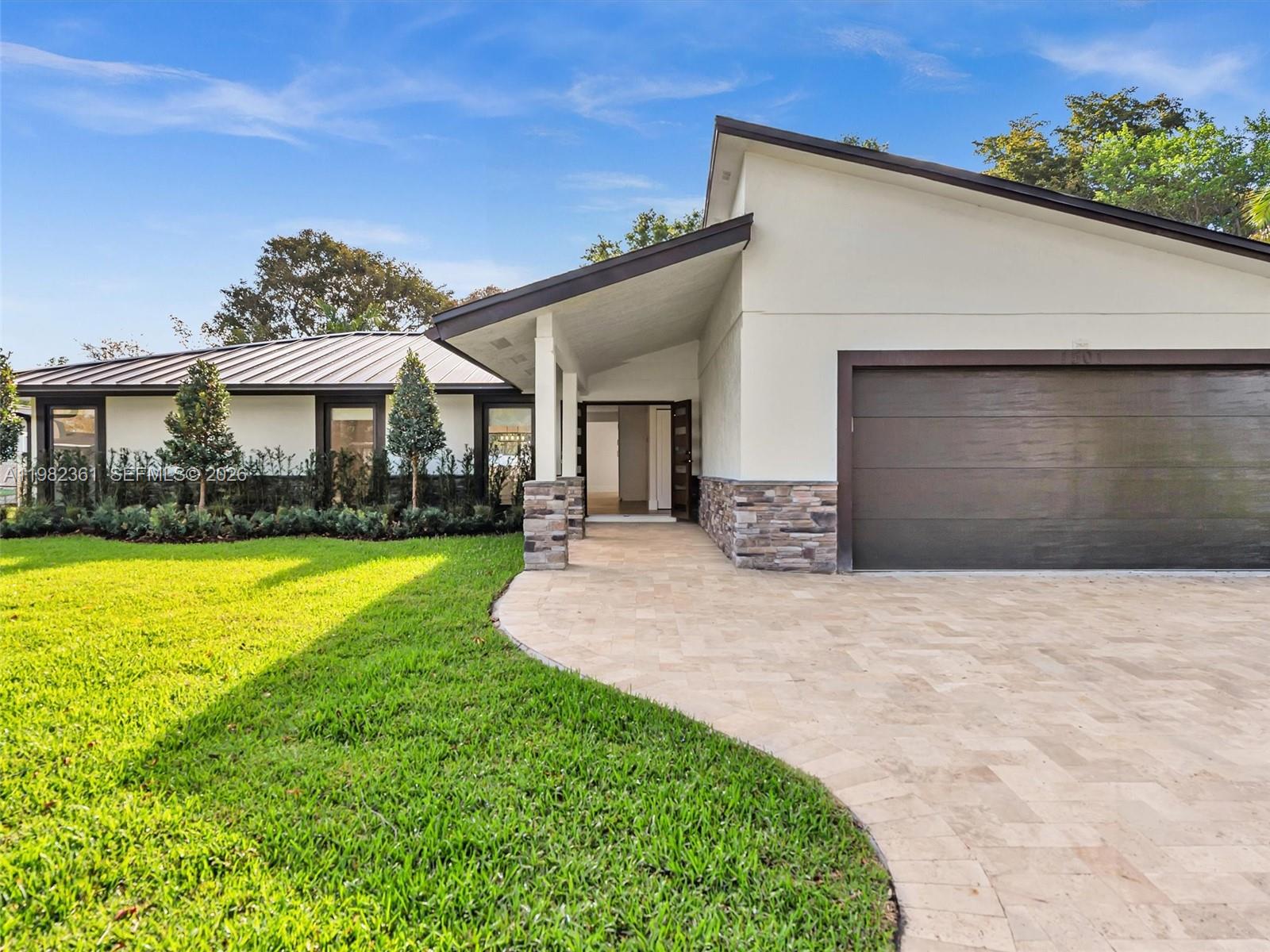 PEMBROKE LAKES SEC 5 - Residential