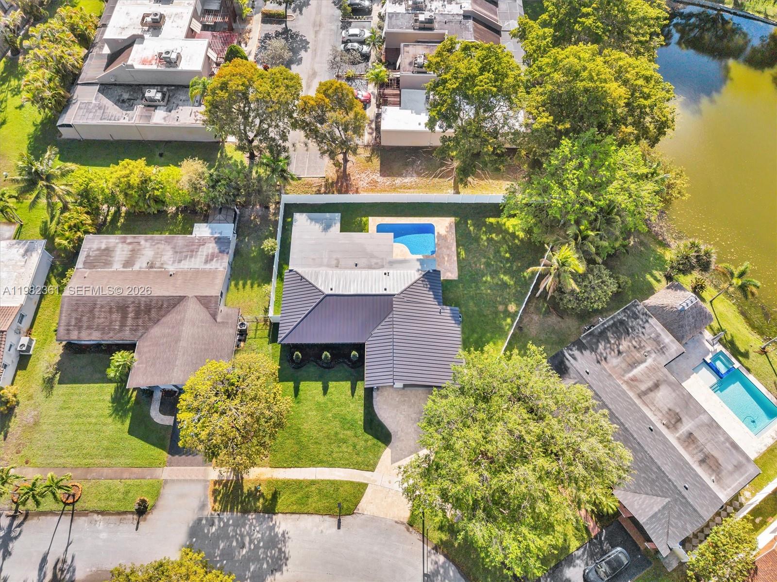 PEMBROKE LAKES SEC 5 - Residential