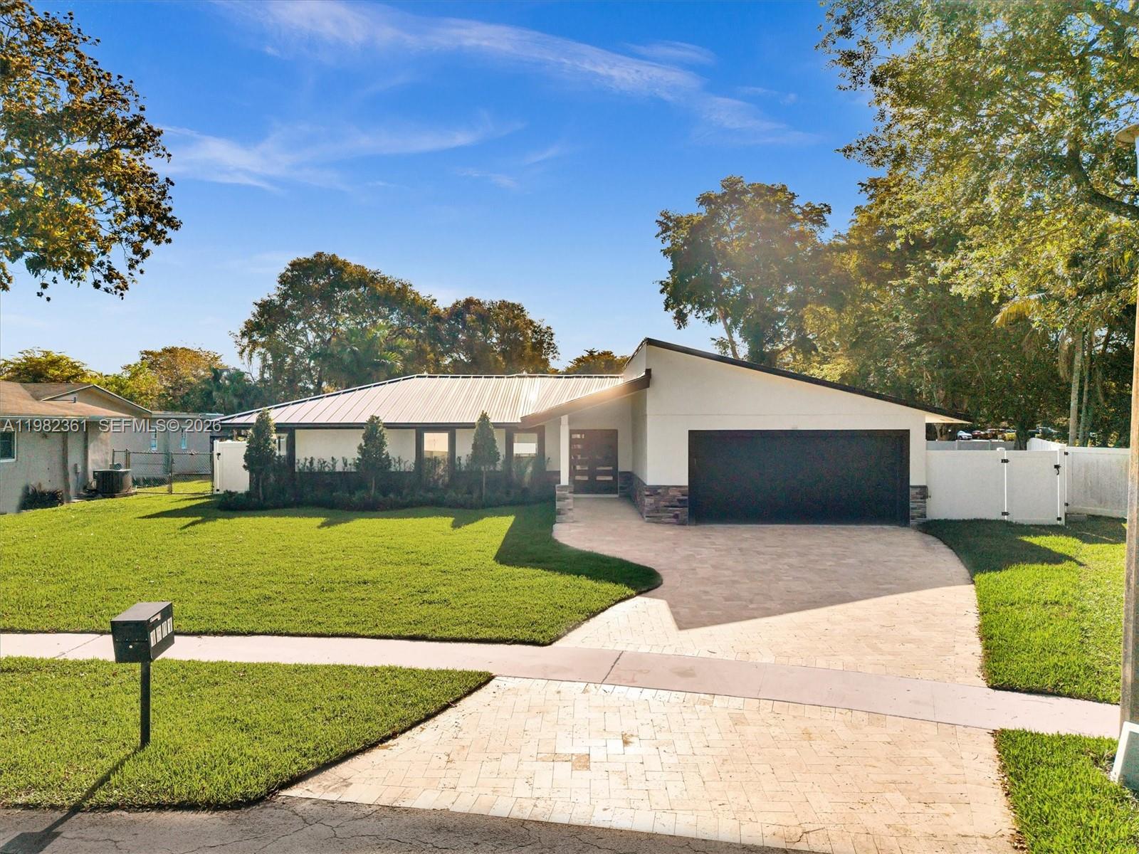 PEMBROKE LAKES SEC 5 - Residential