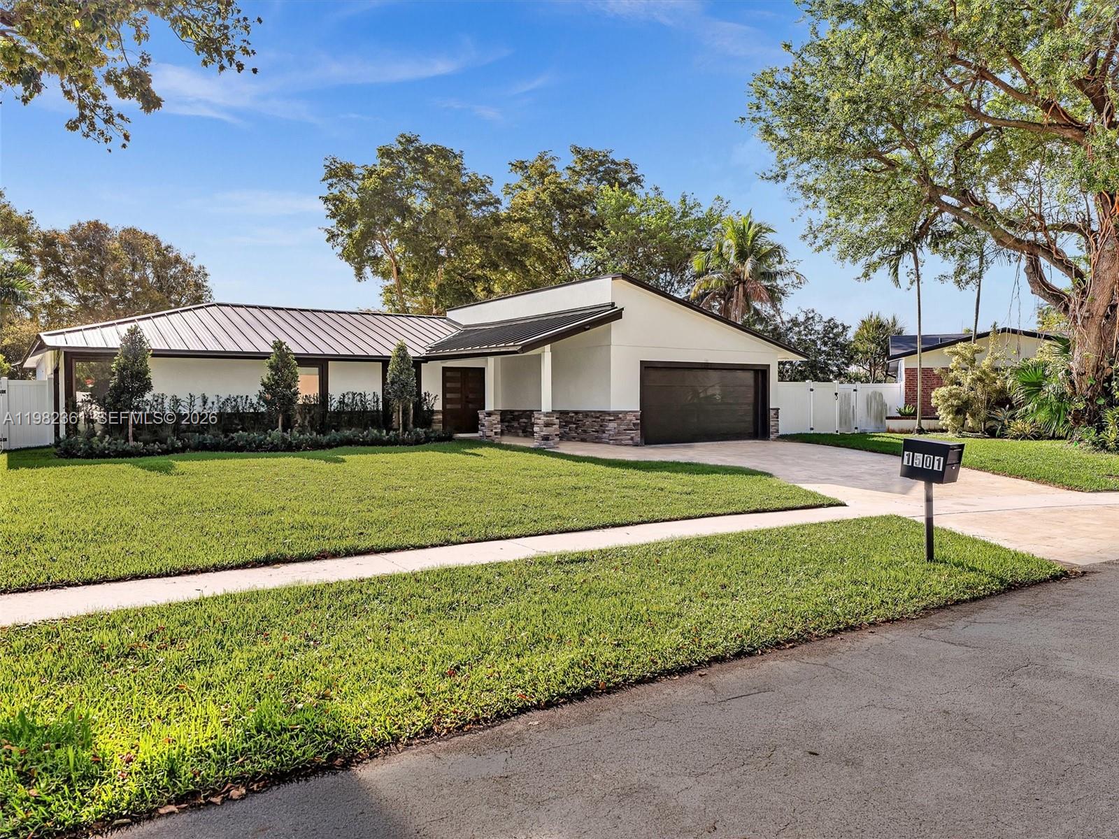 PEMBROKE LAKES SEC 5 - Residential