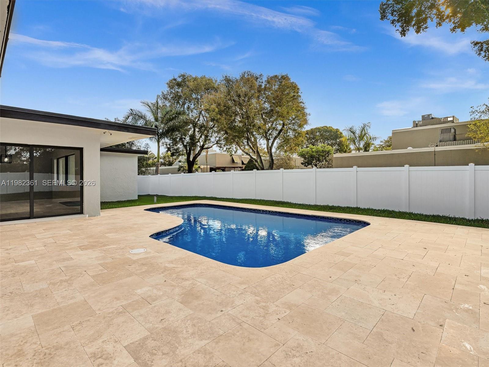 PEMBROKE LAKES SEC 5 - Residential