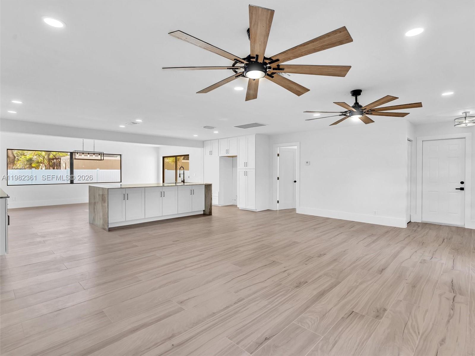 PEMBROKE LAKES SEC 5 - Residential