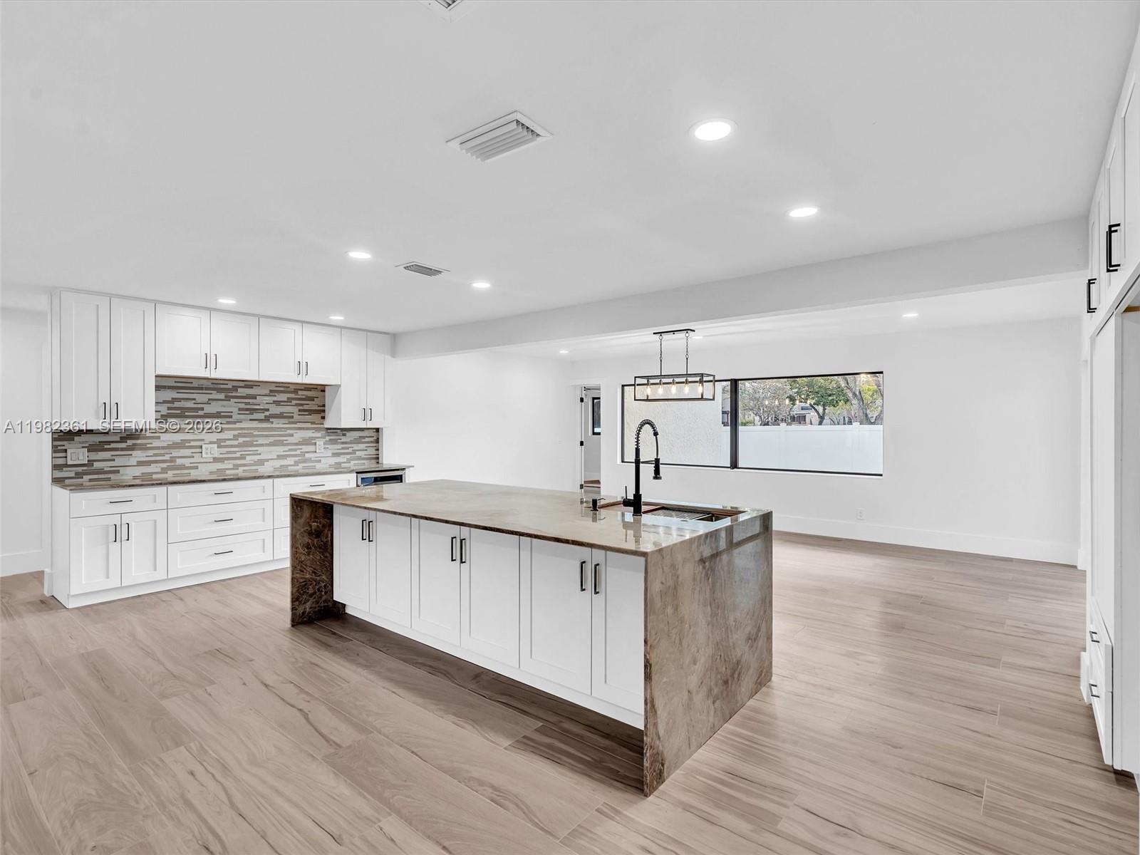 PEMBROKE LAKES SEC 5 - Residential