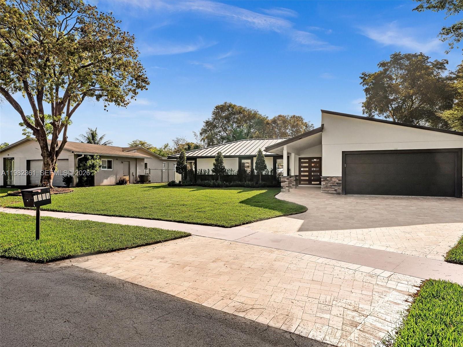 PEMBROKE LAKES SEC 5 - Residential