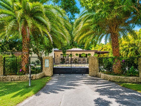 Photo of 7650 SW 128th St, Pinecrest, FL 33156 (MLS # A12016949)