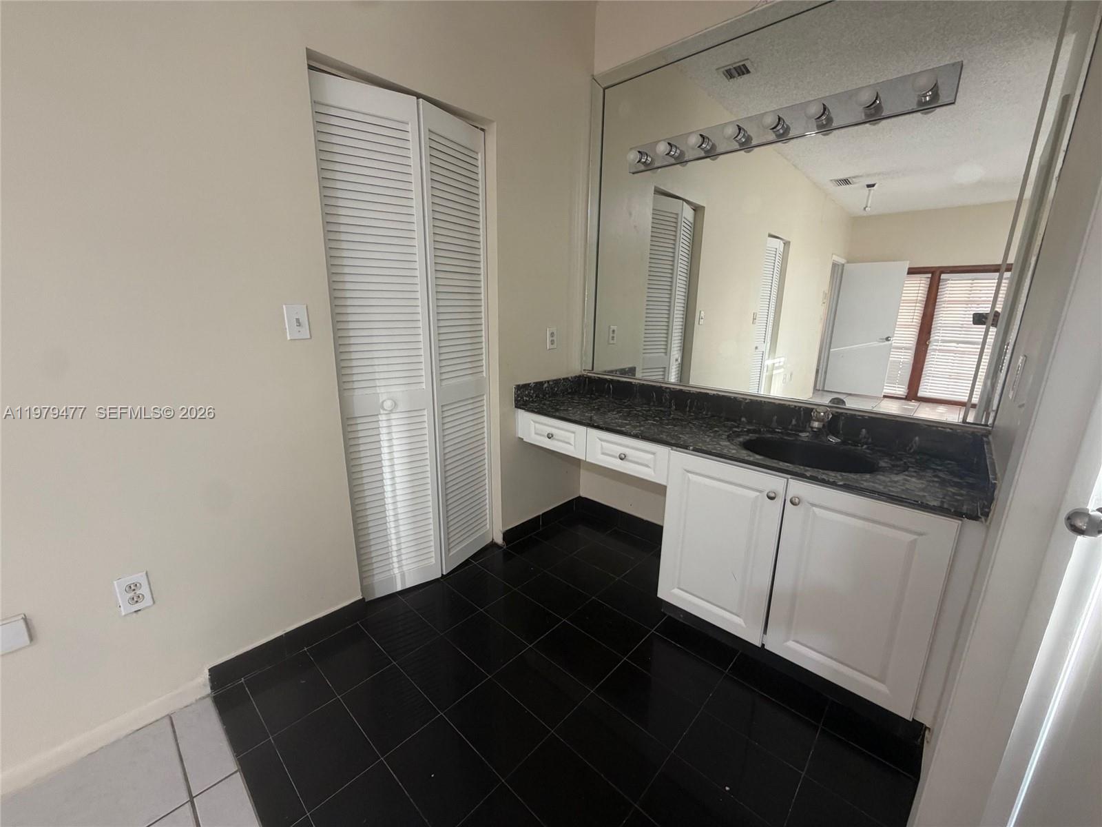 VISTA SUB 1ST ADDN - Residential