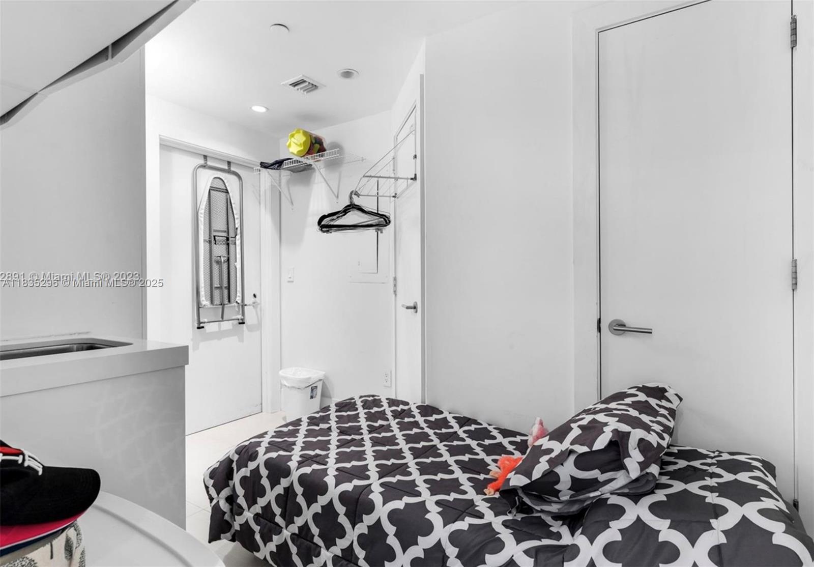 CLUB TOWER TWO CONDO - Residential