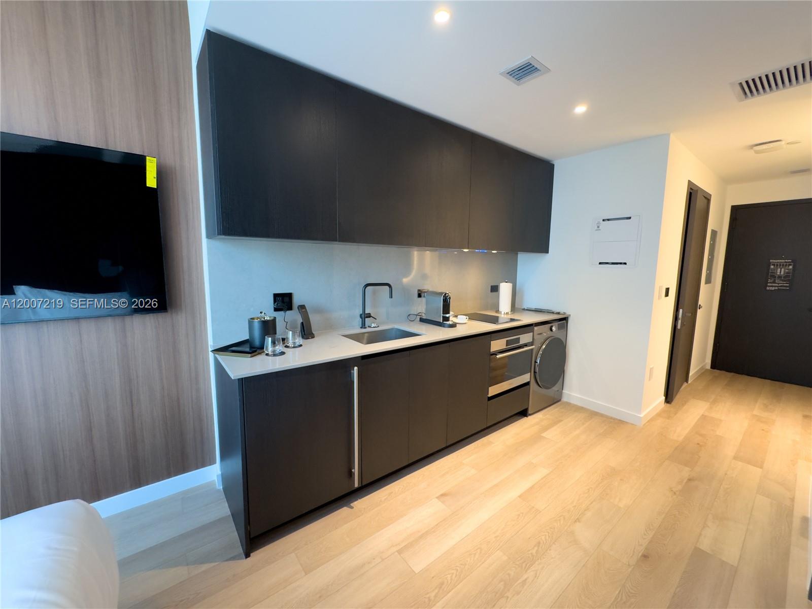 20 NE 11th St 3006B