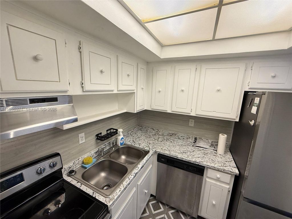 Photo of 1535 SE 15th St #202, Fort Lauderdale, FL 33316 (MLS # A11945321)