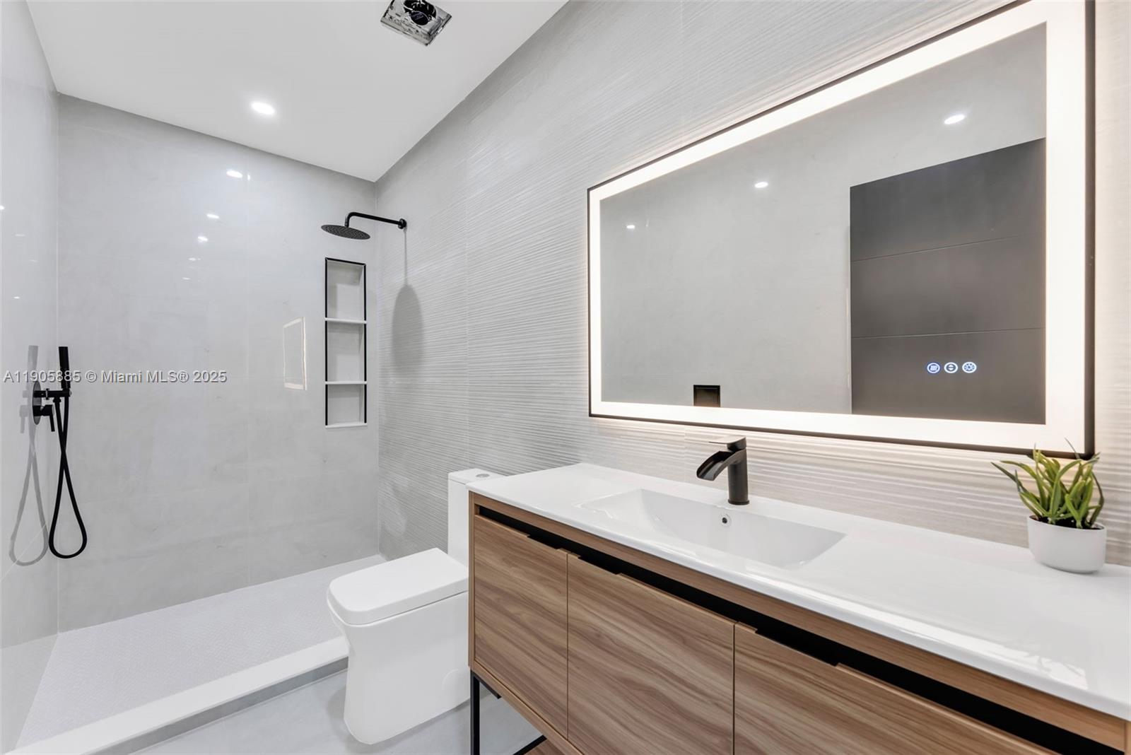 WEST BISCAYNE - Residential Income