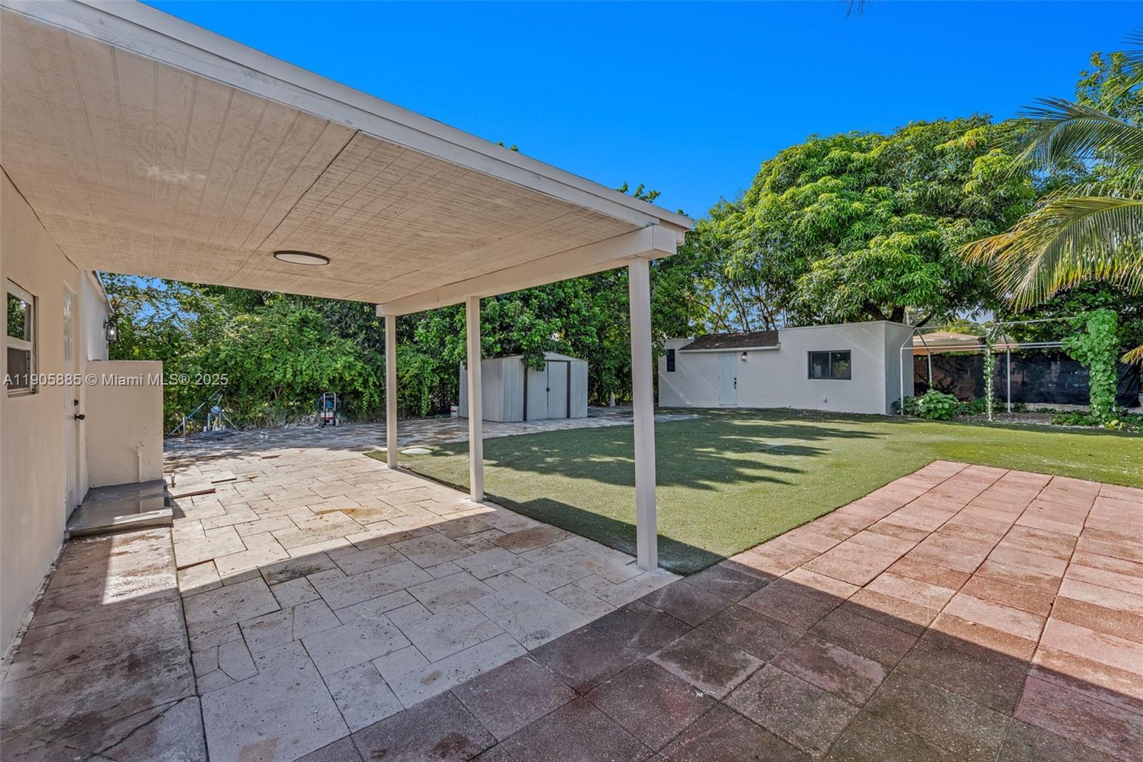 WEST BISCAYNE - Residential Income