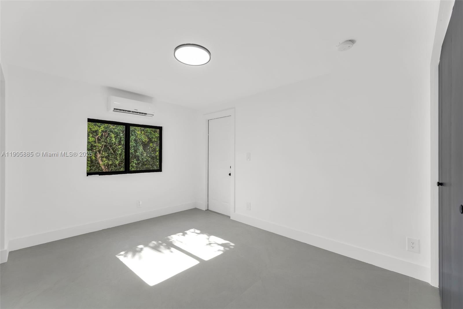 WEST BISCAYNE - Residential Income