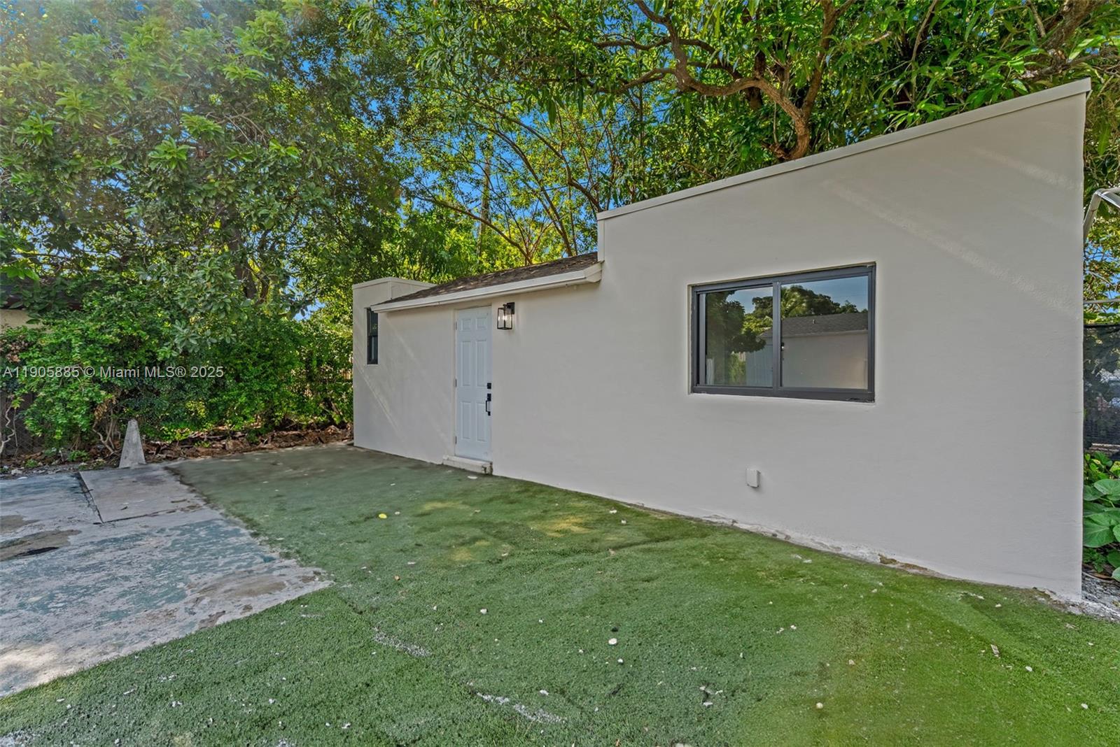 WEST BISCAYNE - Residential Income